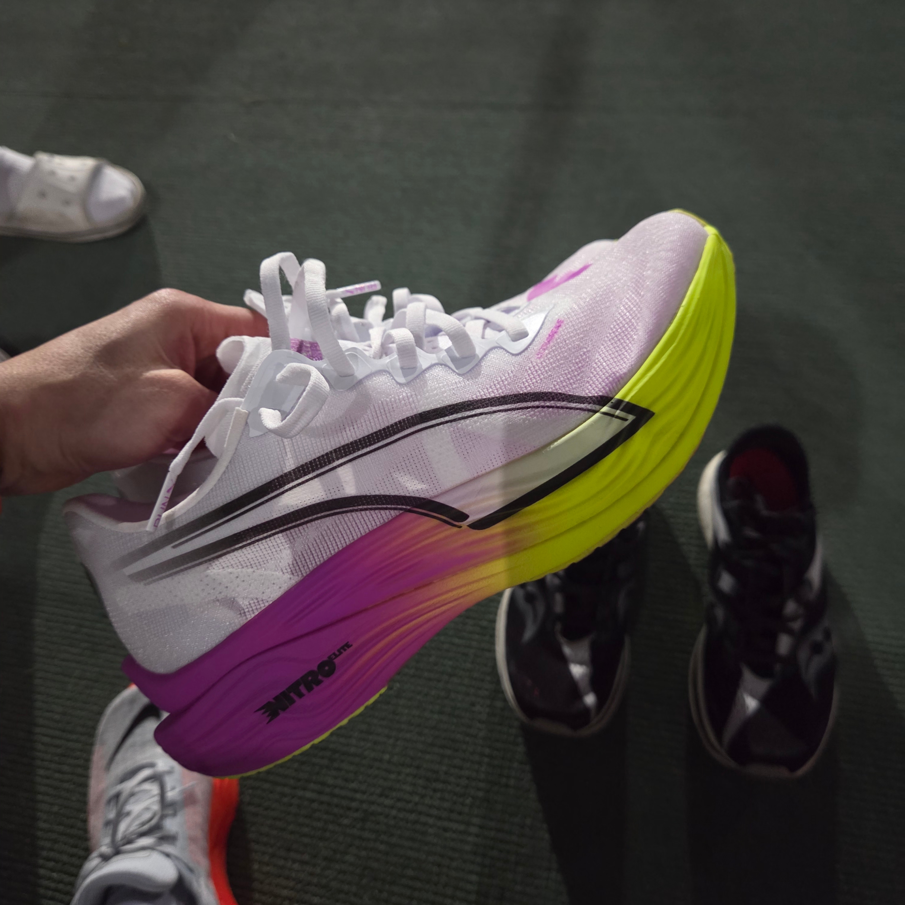 (W) Puma Deviate Nitro Elite 3 White Pure Magenta 착용 스타일