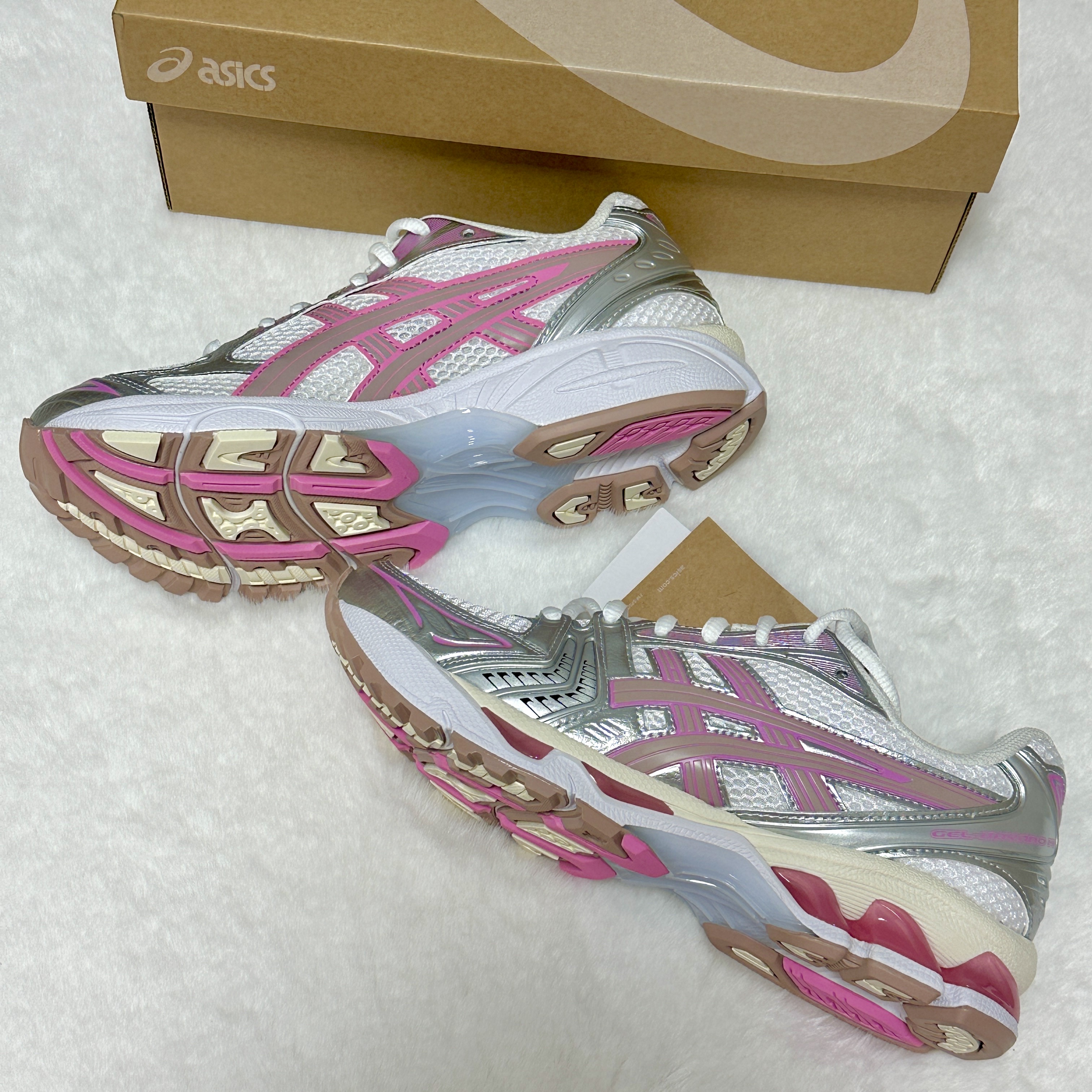 Asics Unlimited Gel-Kayano 14 White Fawn 착용 스타일