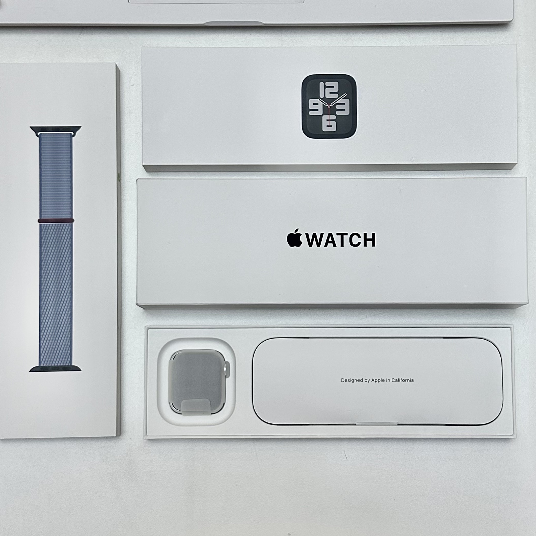 Apple Watch SE 2023 44mm GPS Silver Aluminium Case with Sport Loop Winter Blue (Korean Ver.) 착용 스타일 - 3