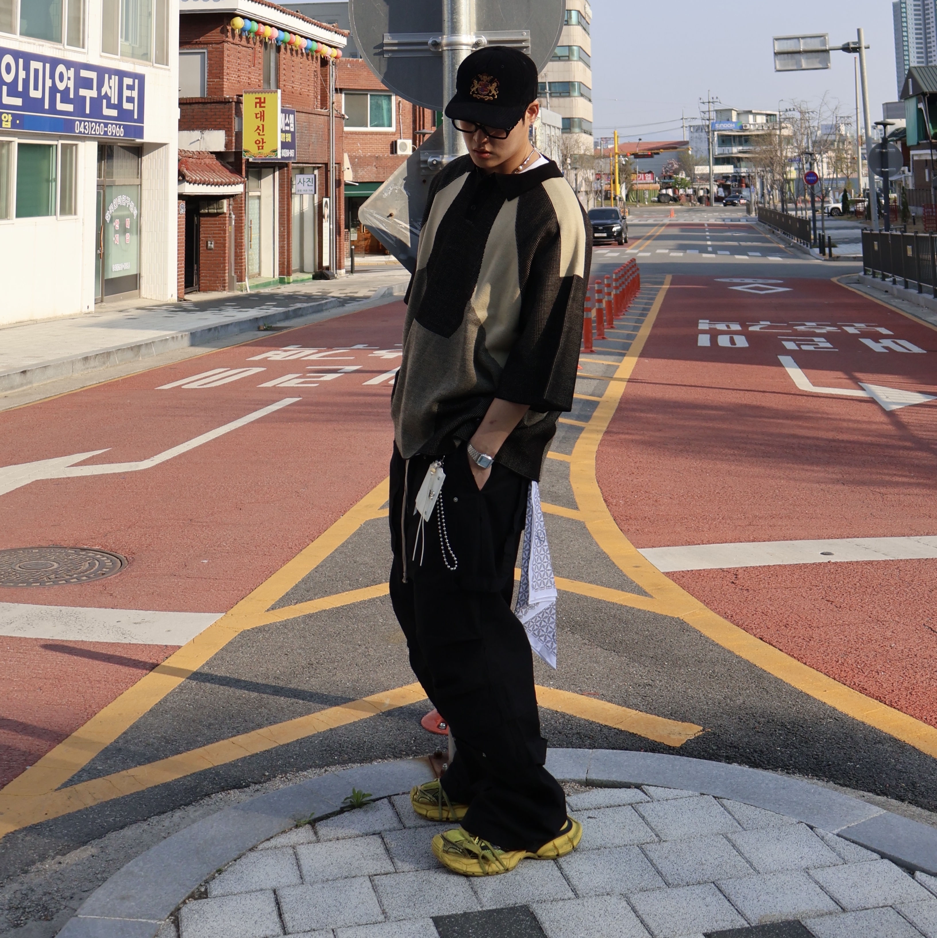 Flavorism VTG Detachable Ripstop Cargo pants Washed Black, Balenciaga 3XL Sneakers Yellow Black 착용 스타일 - 2