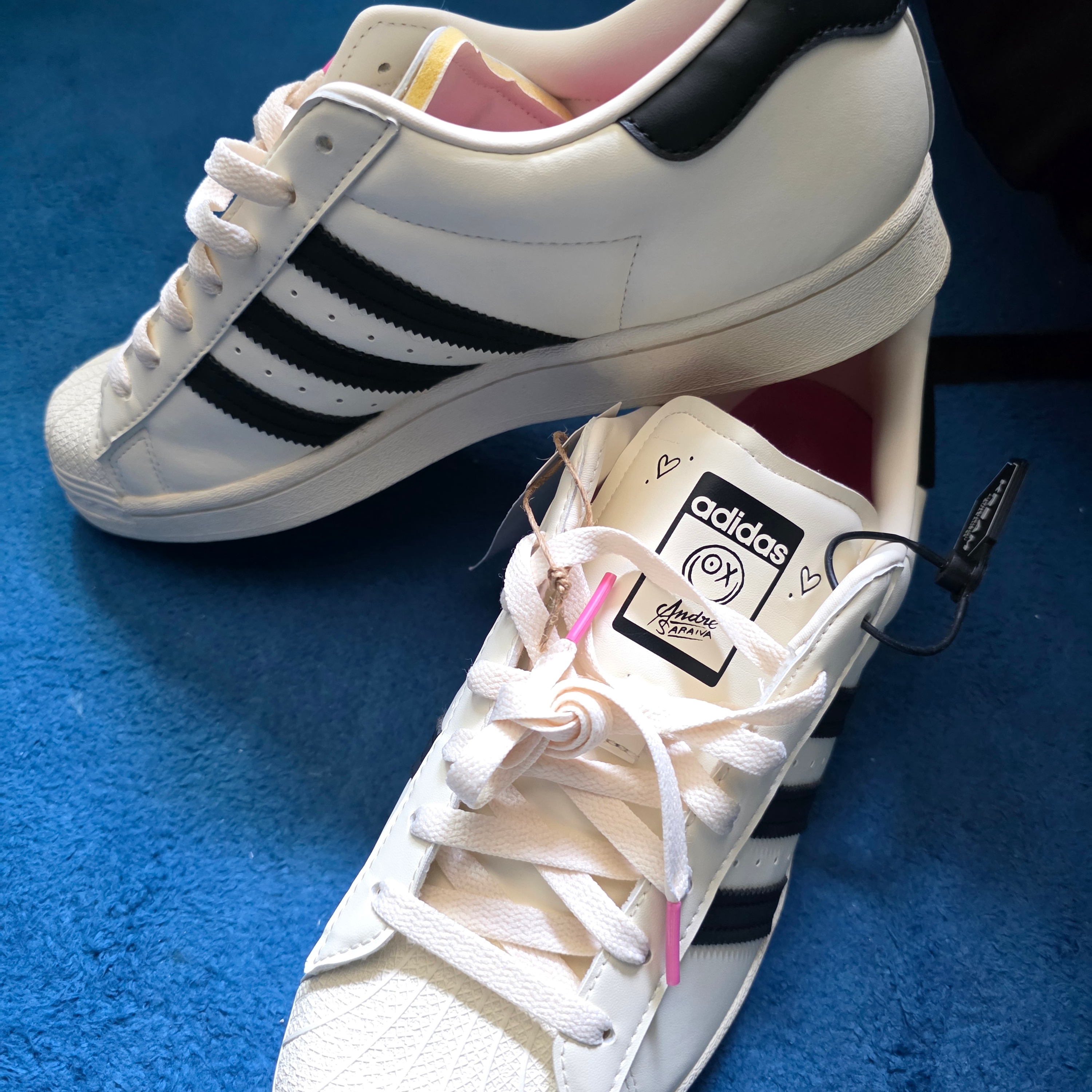 Adidas x Andre Saraiva Superstar Cream White Core Black 착용 스타일 - 4