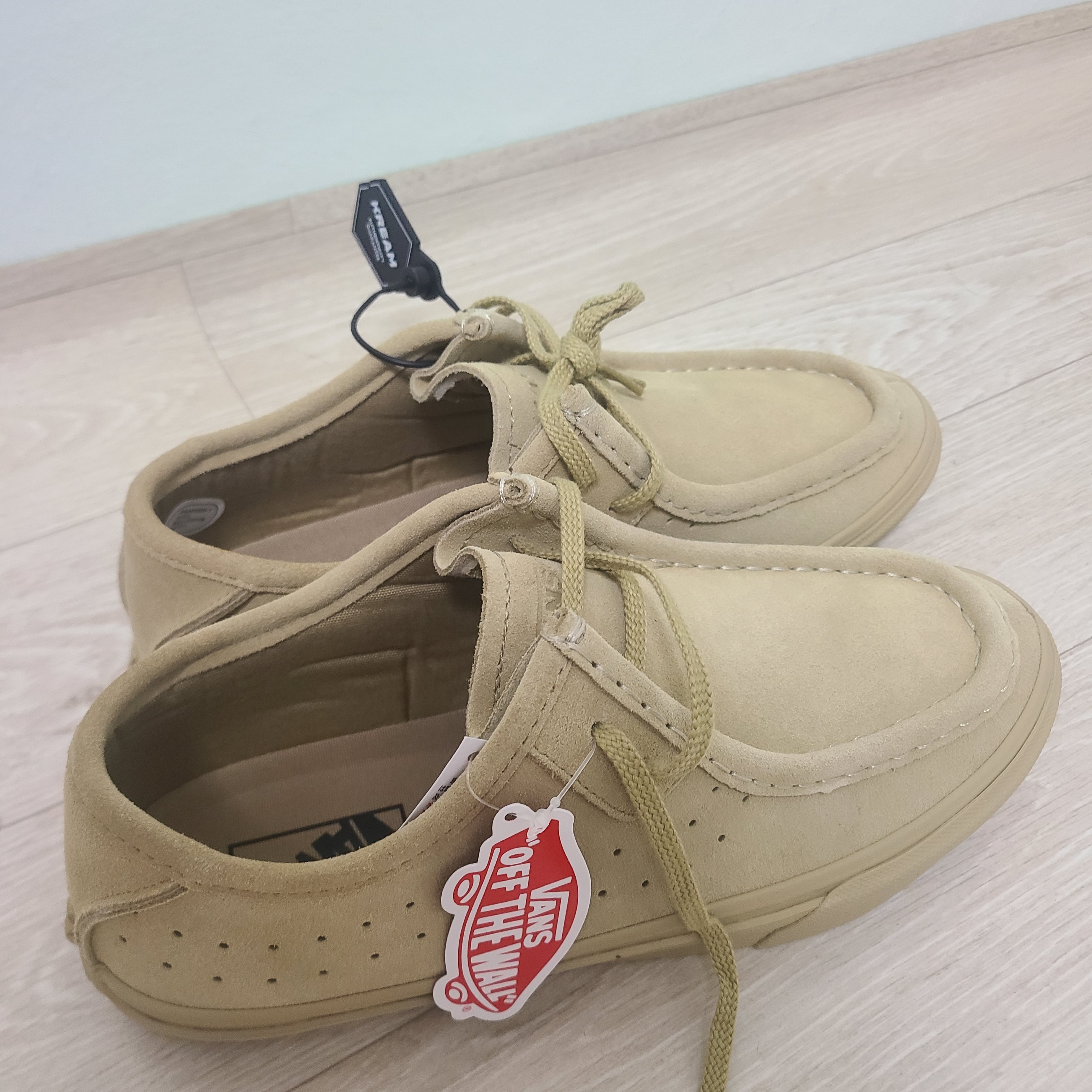 Vans Carver Low Sand Beige 착용 스타일