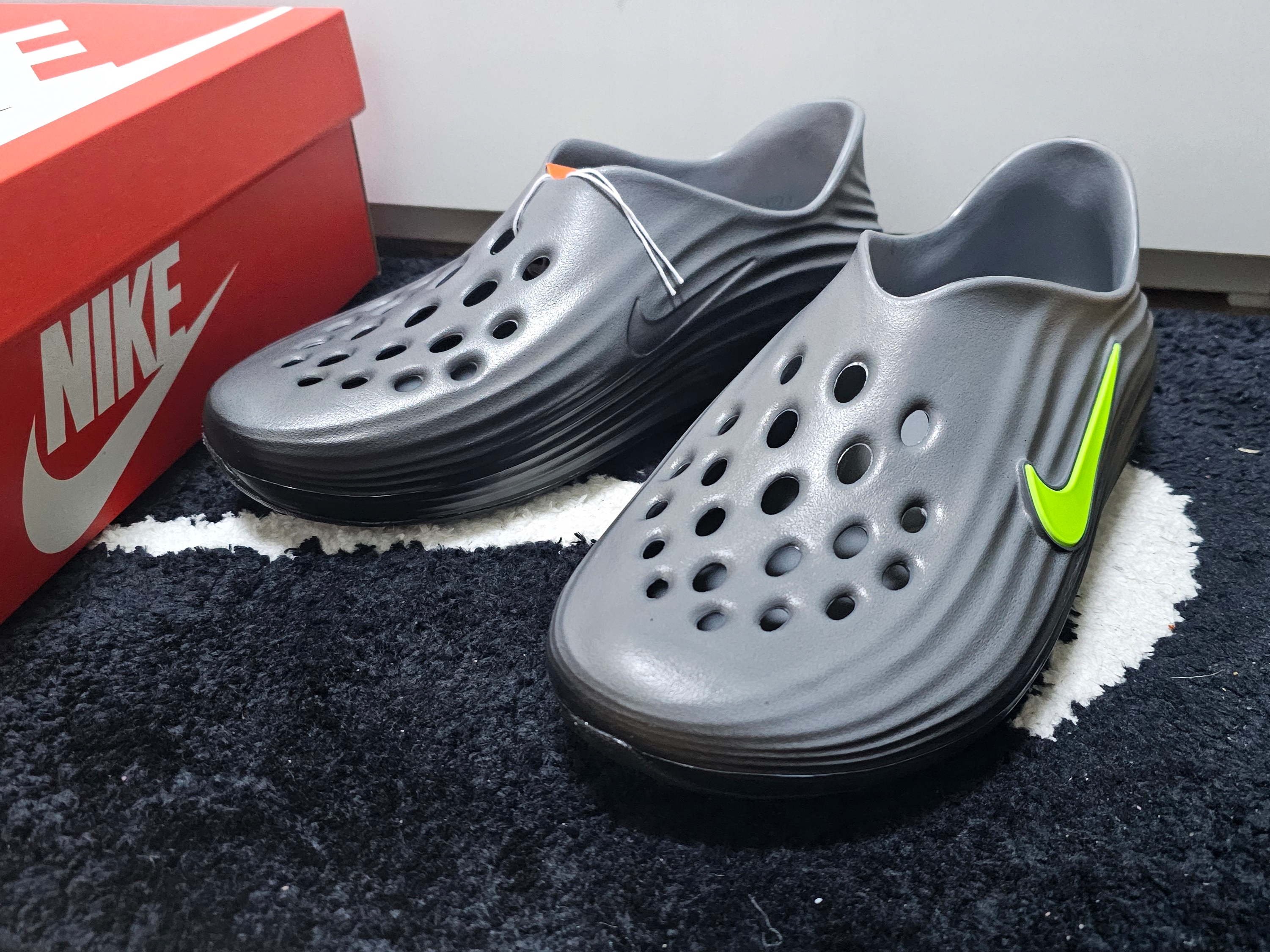 Nike ReactX Rejuven8 Black Cool Grey 착용 스타일 - 2