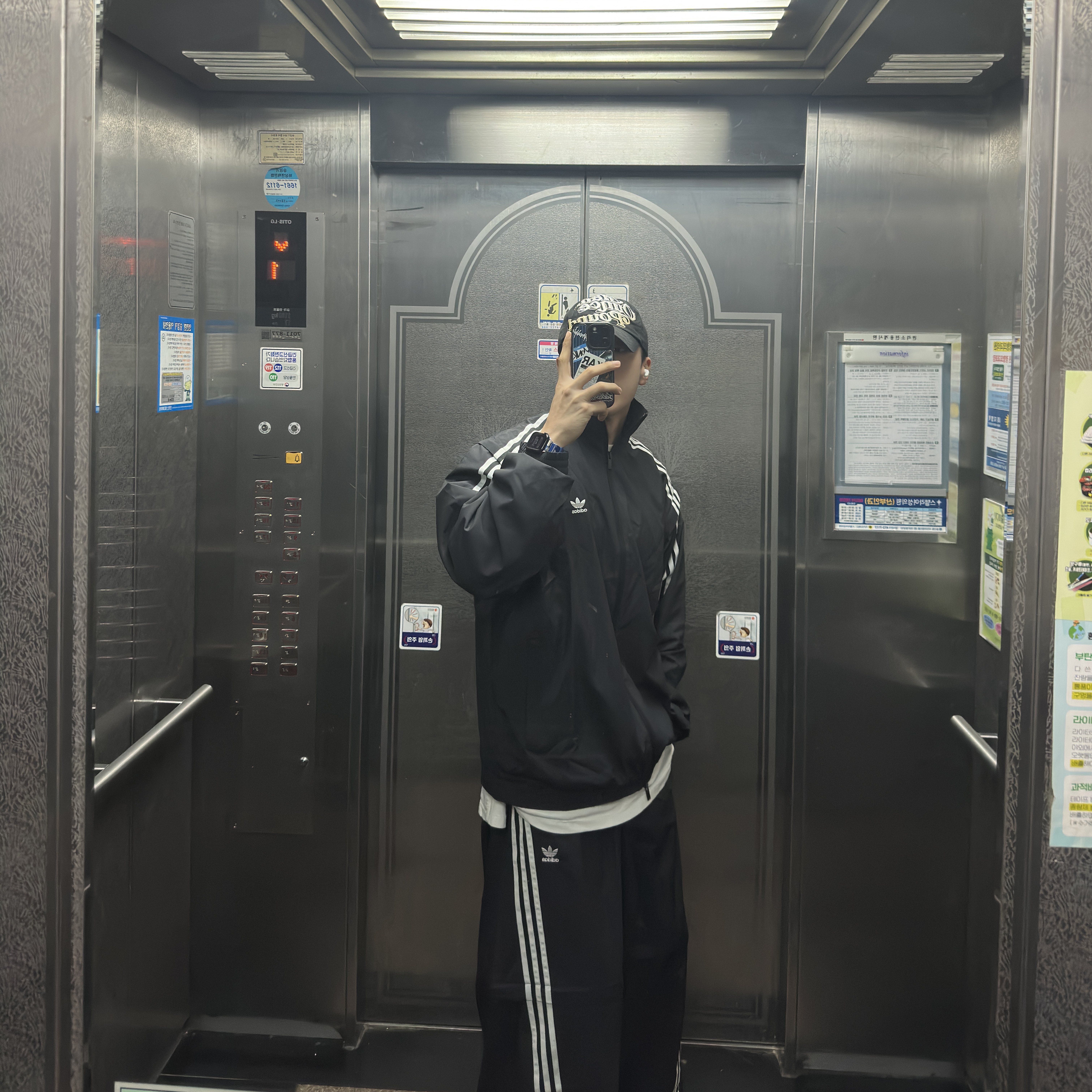(W) Adidas Adilenium Season 2 Oversized Zip Track Top Gender Neutral Black - KR Sizing, (W) Adidas Adilenium Season 2 Oversized Zip Off Track Pants Gender Neutral Black - KR Sizing 착용 스타일
