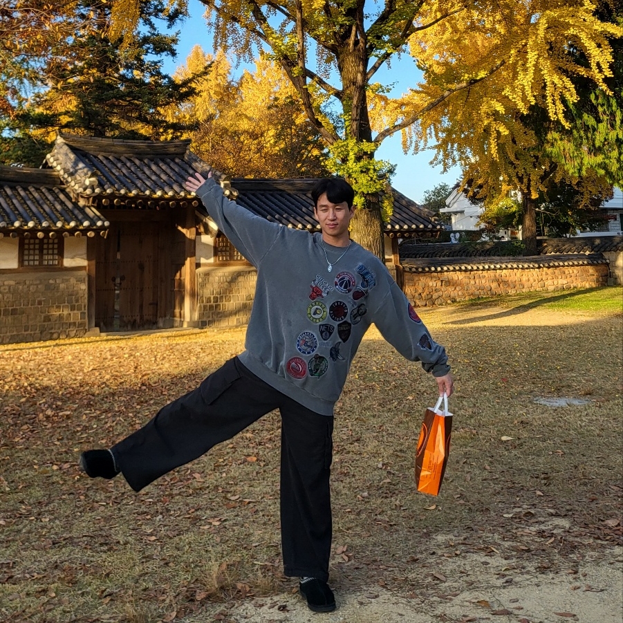 어그 타스만 블랙 착용 스타일