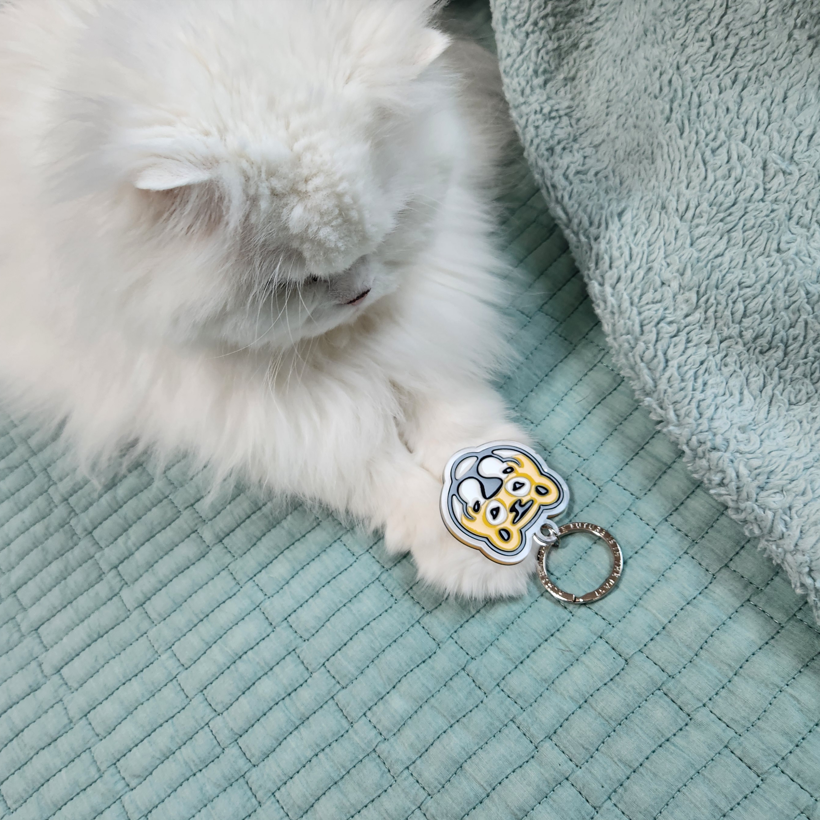 Human Made Acrylic Animal Keyring Yellow 착용 스타일