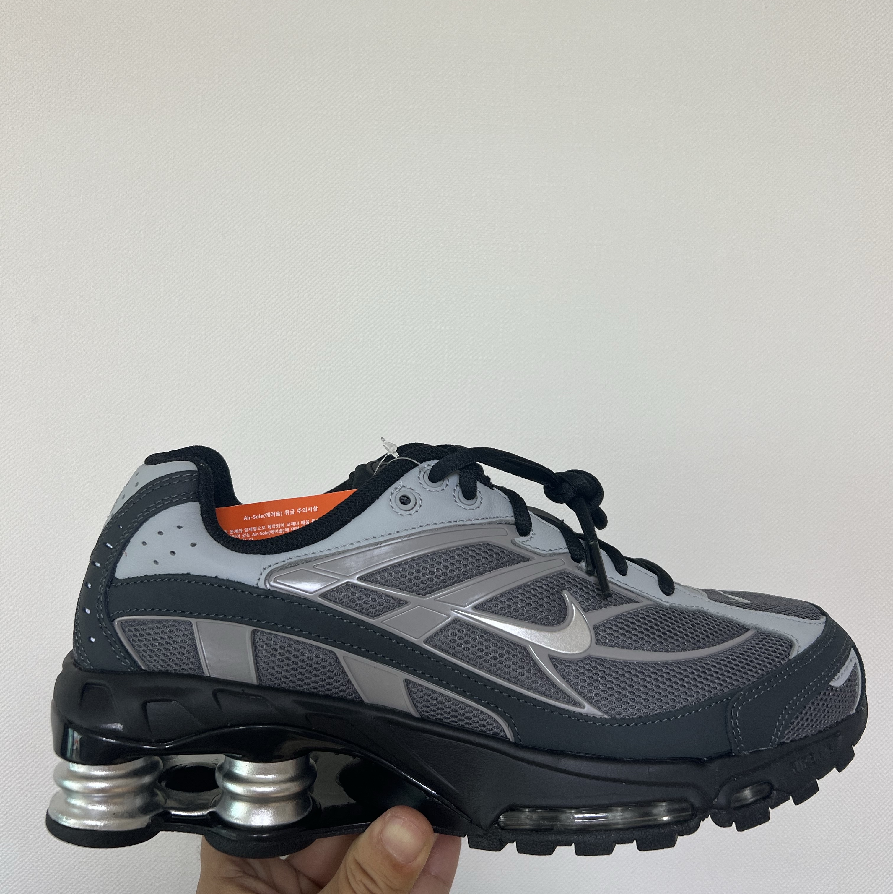 Nike Shox Ride 2 Light Graphite Anthracite 착용 스타일 - 1