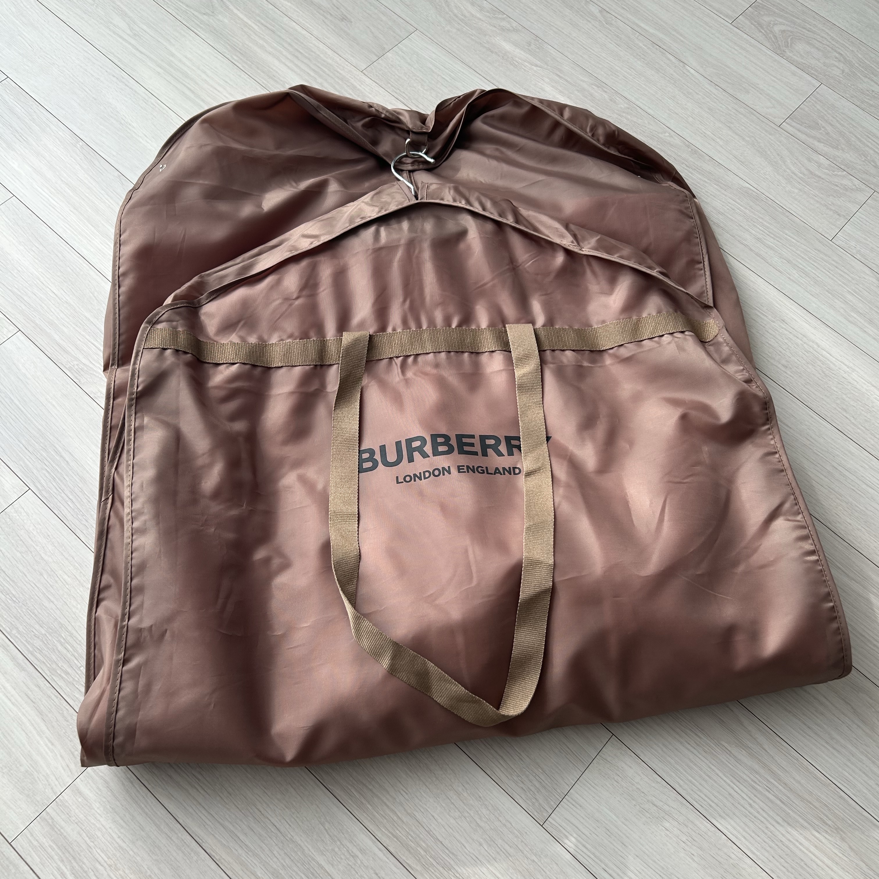 Supreme x Burberry Leather Collar Trench Pink - 22SS, Chrome Hearts Gusher Shiny Silver 착용 스타일 - 2