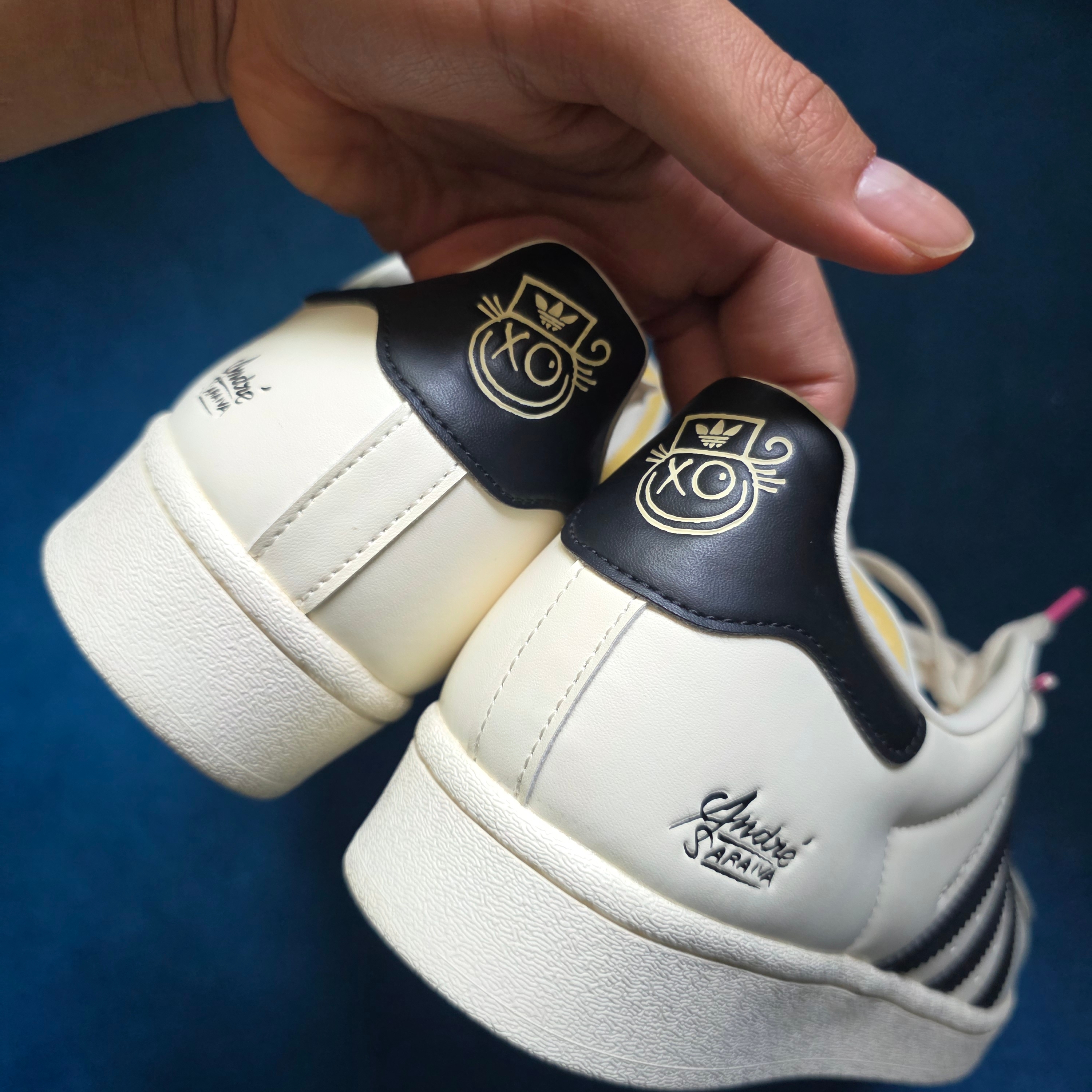 Adidas x Andre Saraiva Superstar Cream White Core Black 착용 스타일 - 5