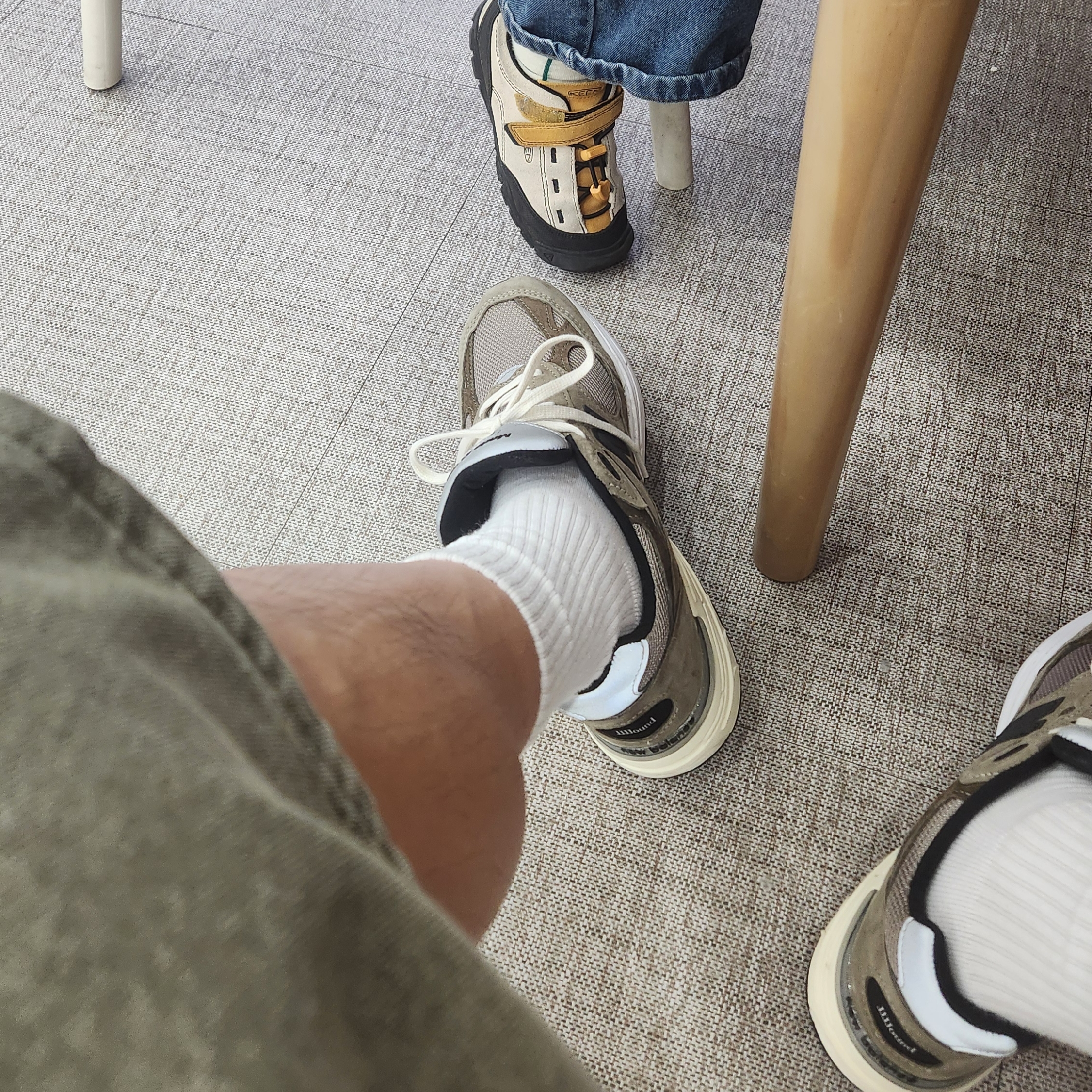 New Balance x JJJJound 993 Made in USA Mushroom White, Keen Jasper II Children Sneakers Birch/Oak Buff 착용 스타일