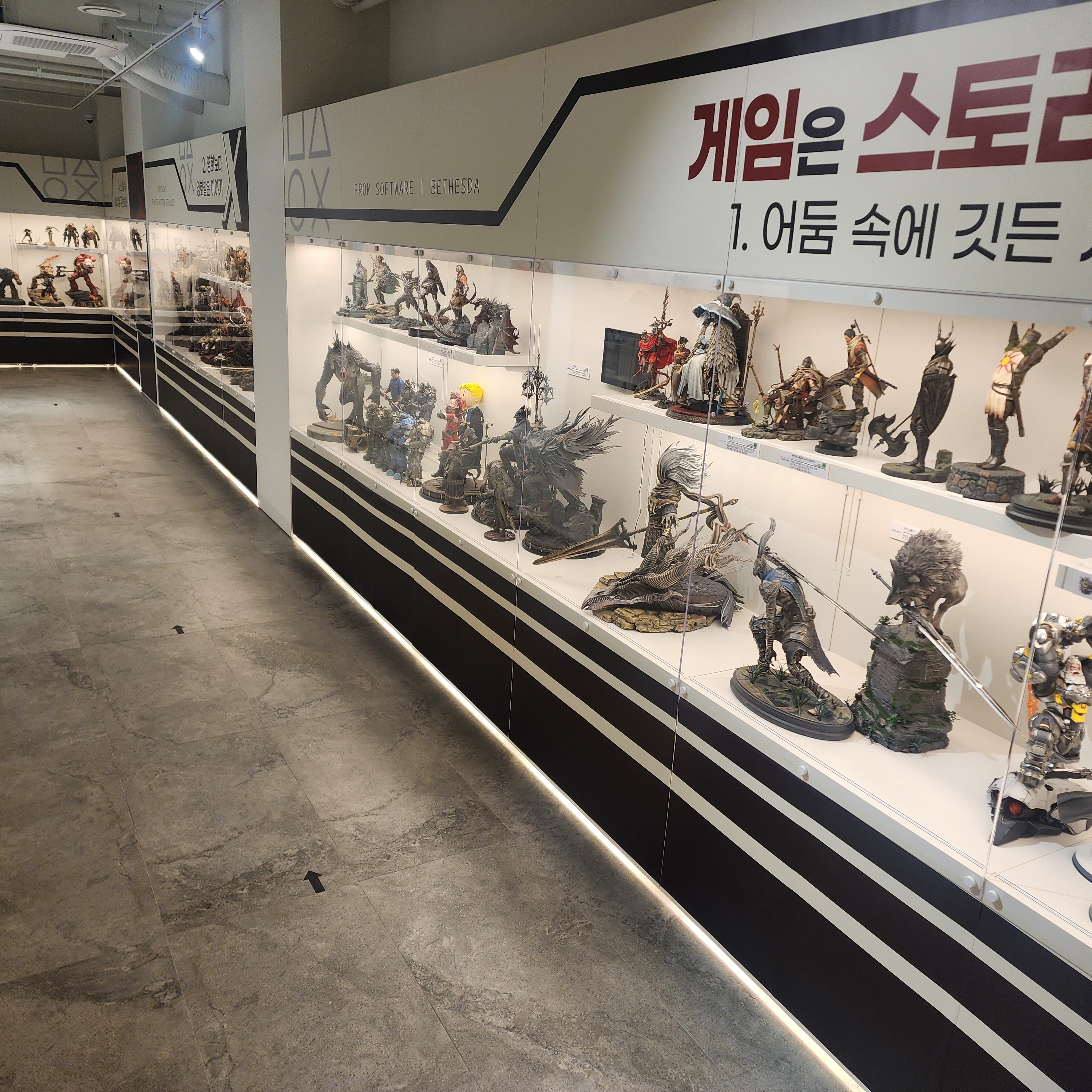 팔라스 x 오클리 5 포켓 트라우저 샌드 - 23SS, 팔라스 x 오클리 가스 자켓 샌드 - 23SS 착용 스타일 - 4
