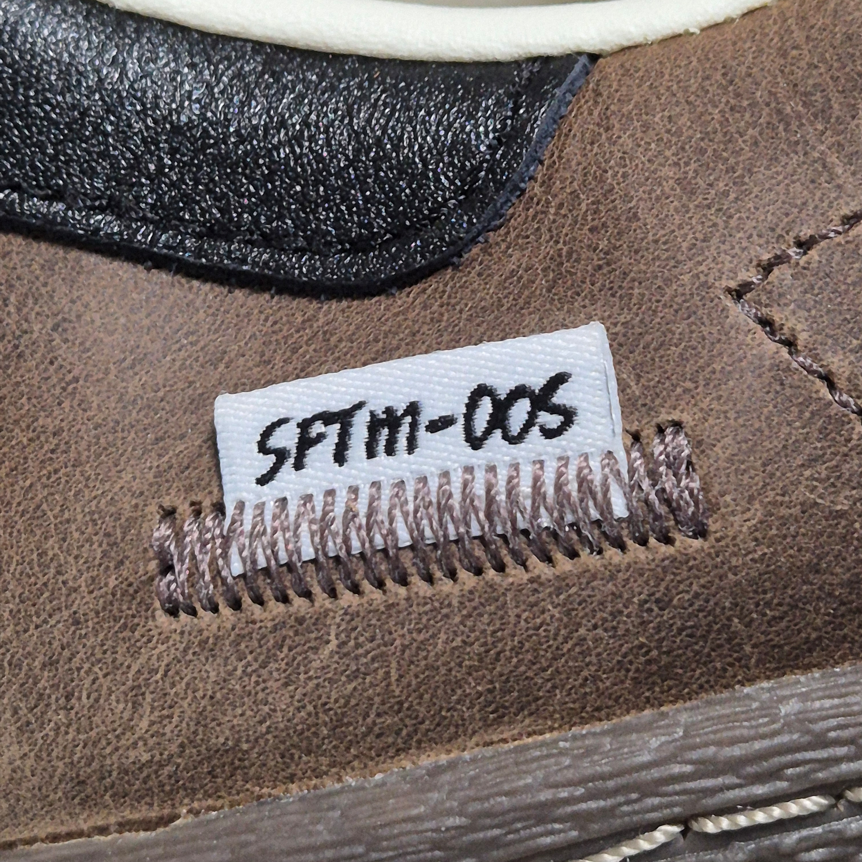 Adidas x Song for the Mute Superstar 82 Khaki Core Black 착용 스타일 - 3