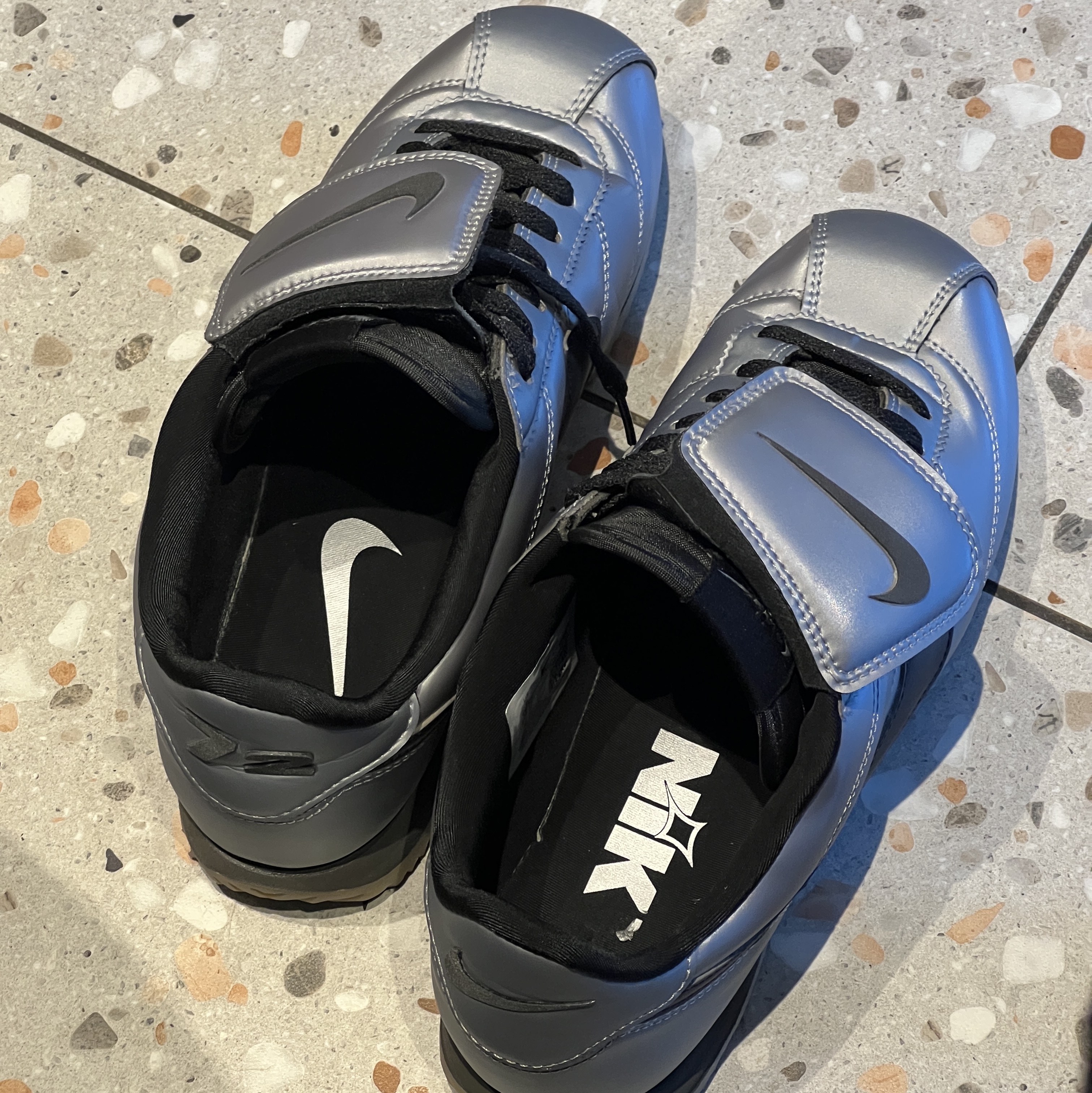 Nike Cortez Leather SE Metallic Cool Grey Black 착용 스타일