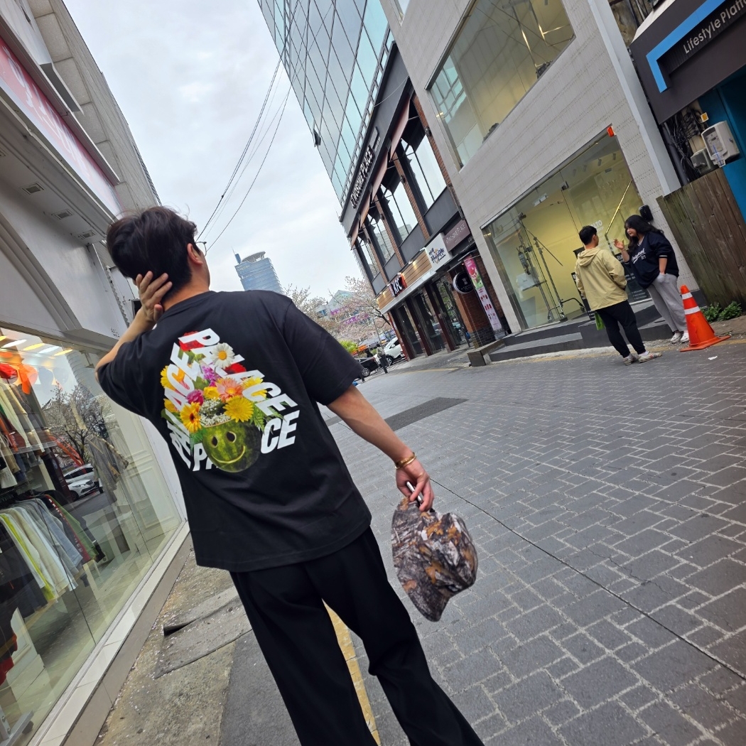 Palace P-3 Punch T-Shirt Black - 24FW 착용 스타일