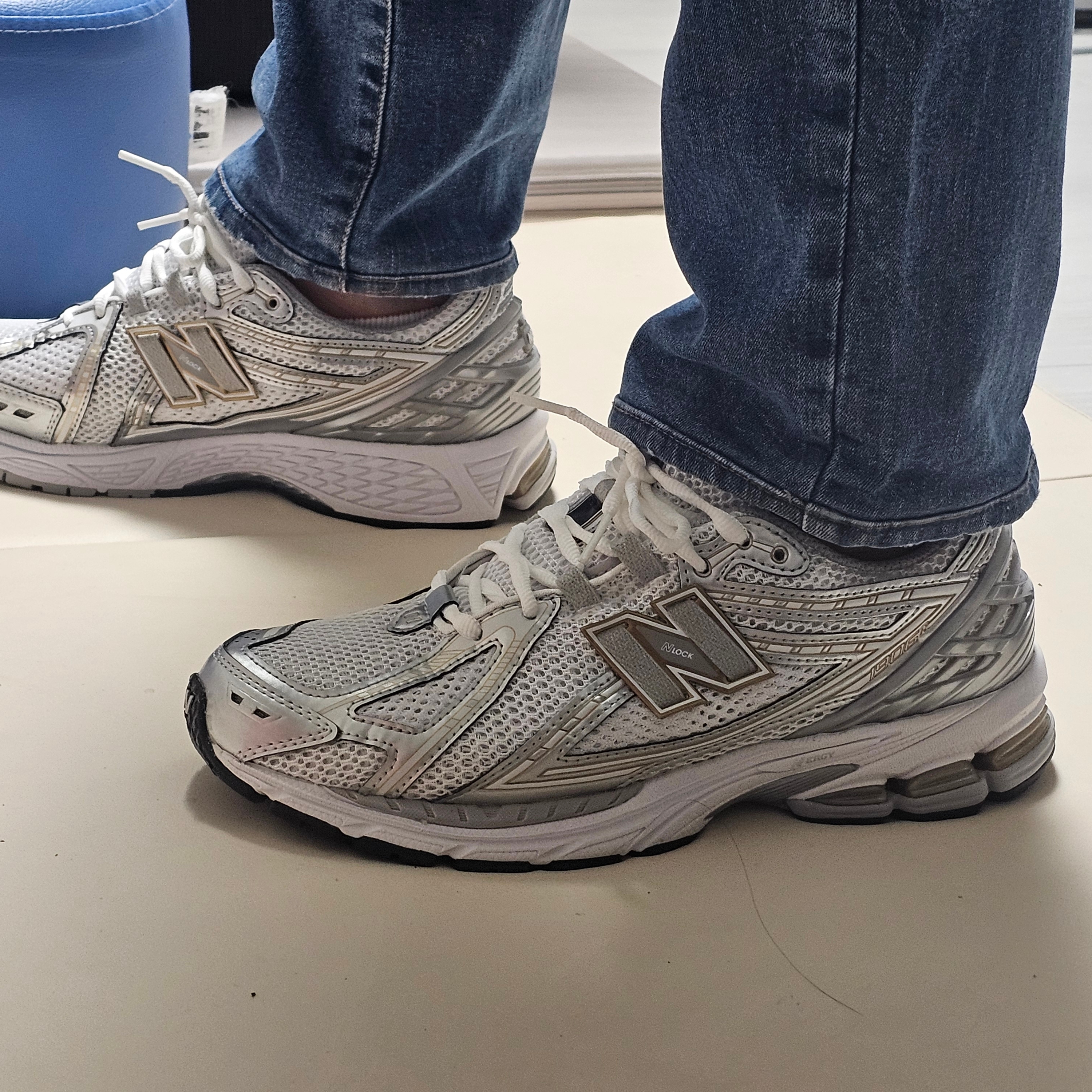 New Balance 1906R White Metallic Silver 착용 스타일
