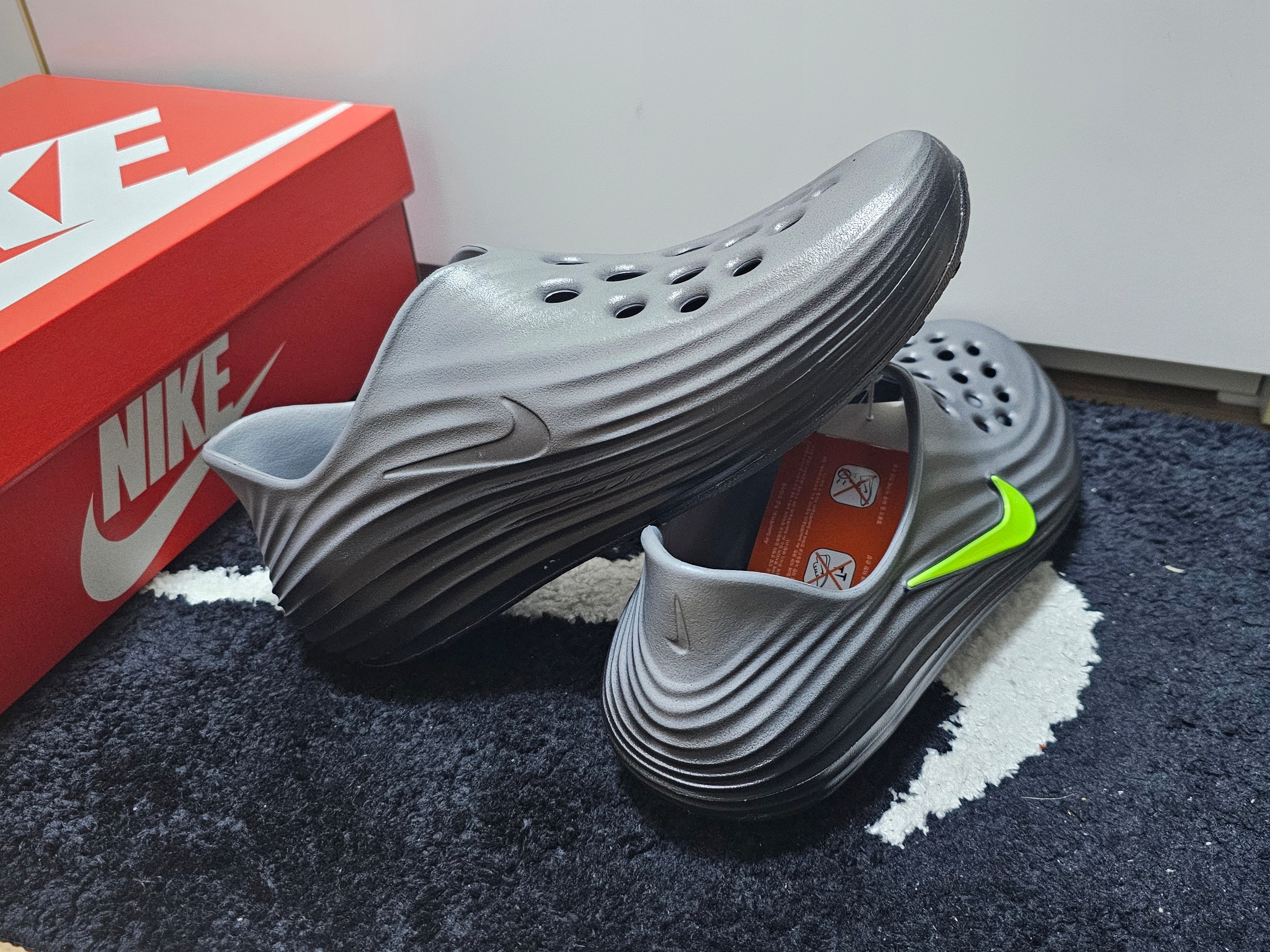 Nike ReactX Rejuven8 Black Cool Grey 착용 스타일 - 3