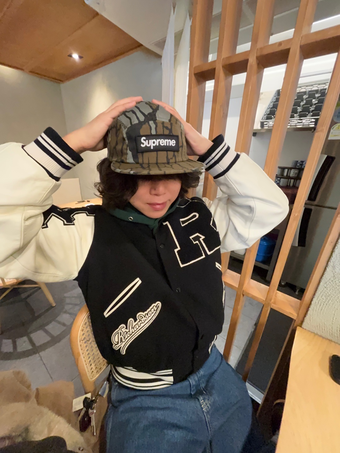 Supreme Military Camp Cap Mossy Oak Trebark Camo - 25SS 착용 스타일
