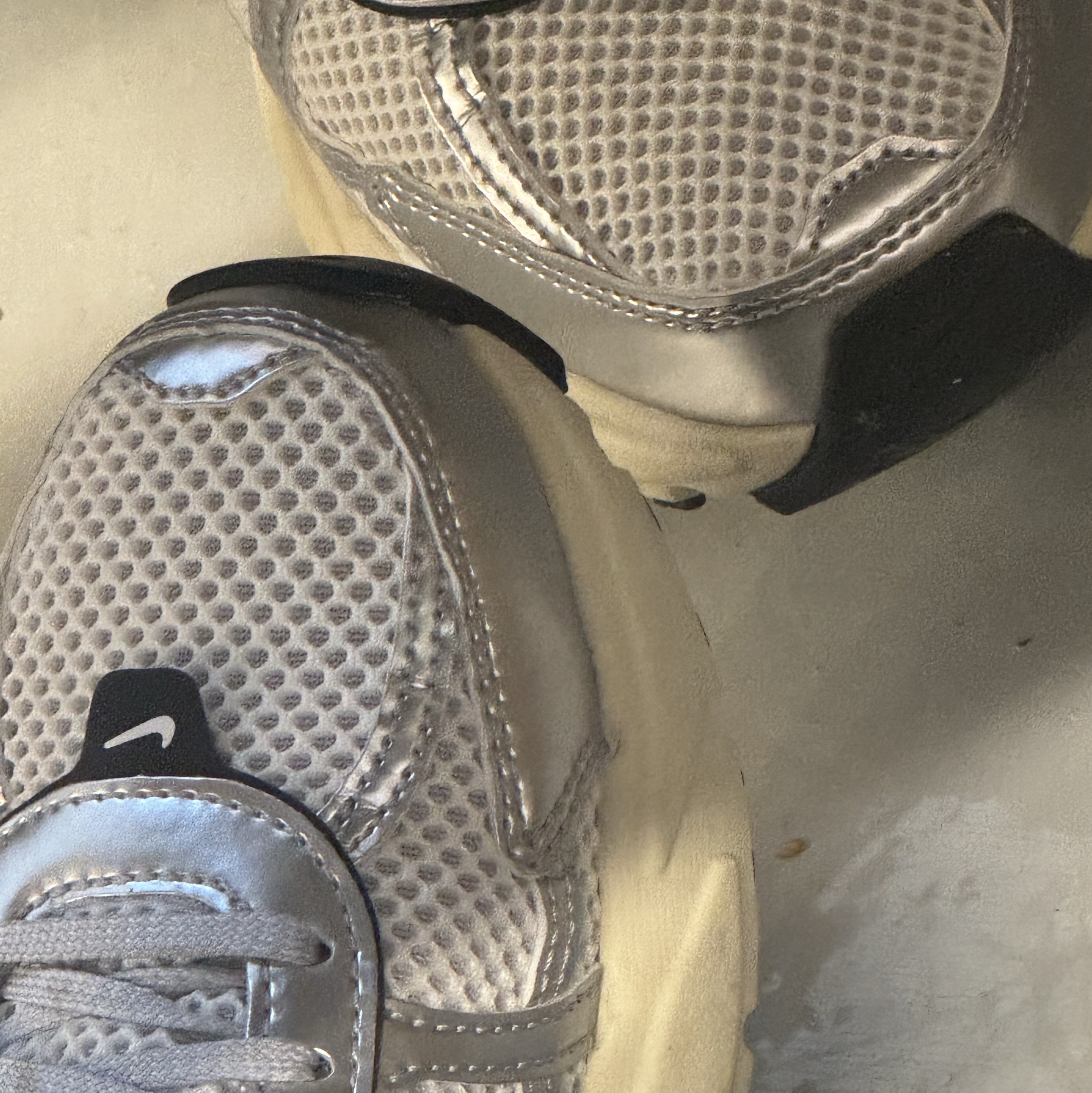 Nike V2K Run Summit White Metallic Silver 착용 스타일