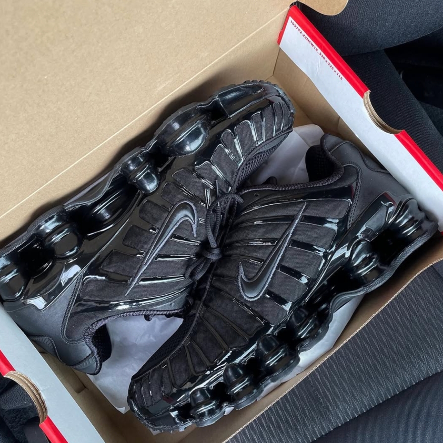 Nike Shox TL Black Metallic Hematite 착용 스타일