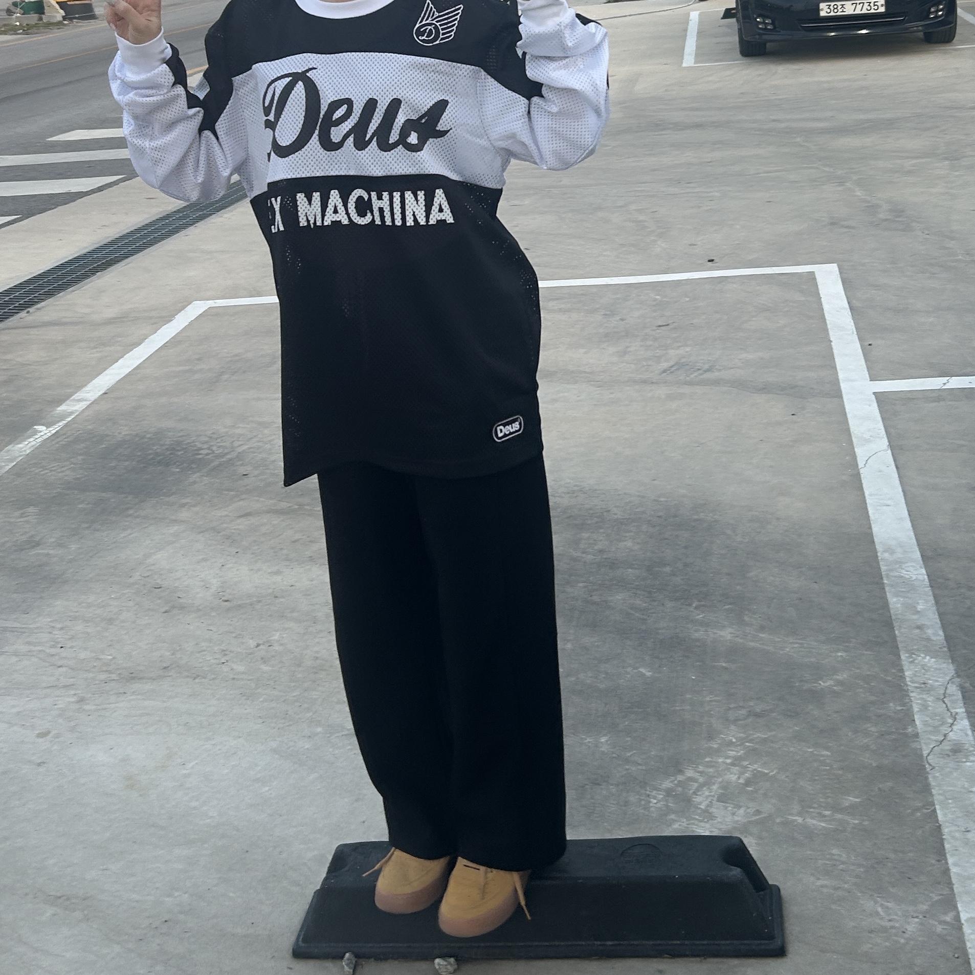 Deus Ex Machina Saber Moto Jersey Black, (GS) Nike Air Force 1 LV8 3 Wheat 착용 스타일