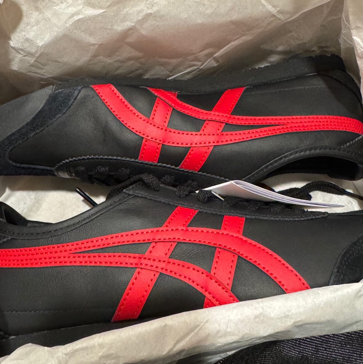 Onitsuka Tiger Mexico 66 Black Classic Red 착용 스타일 - 2