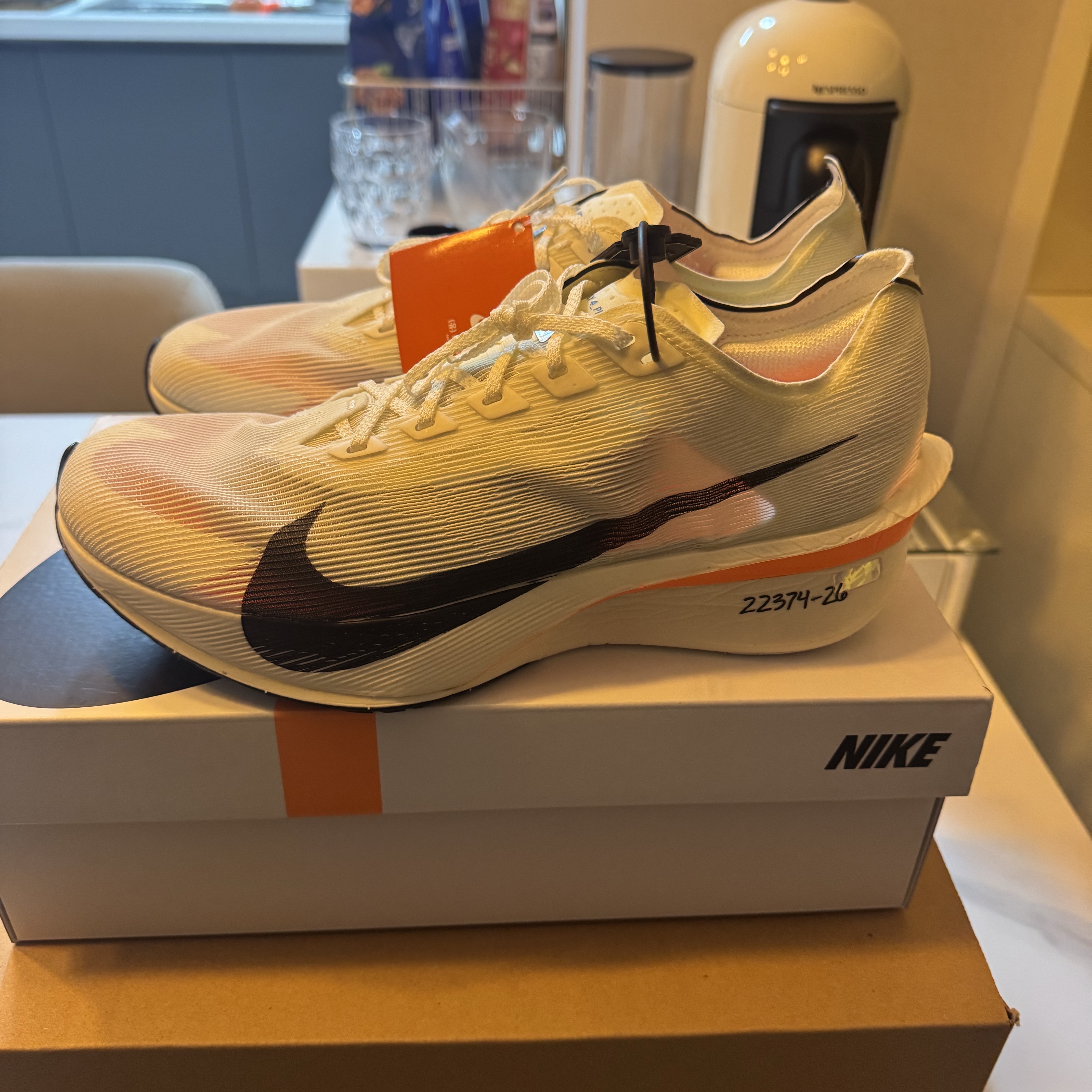 Nike ZoomX Vaporfly Next% 4 Proto Sail Total Orange 착용 스타일 - 1