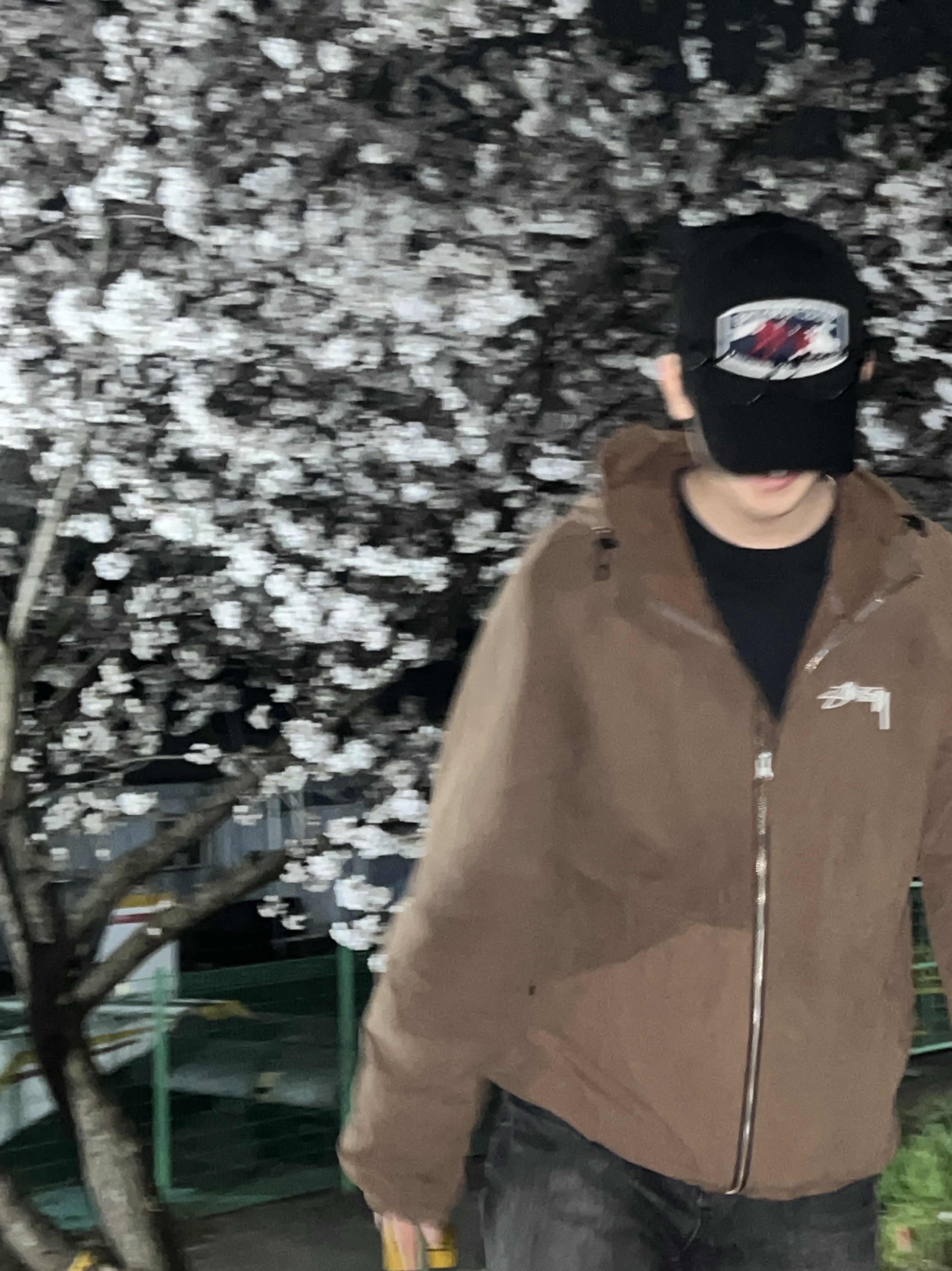 스투시 웨이브 다이 비치 쉘 자켓 커피 착용 스타일 - 3