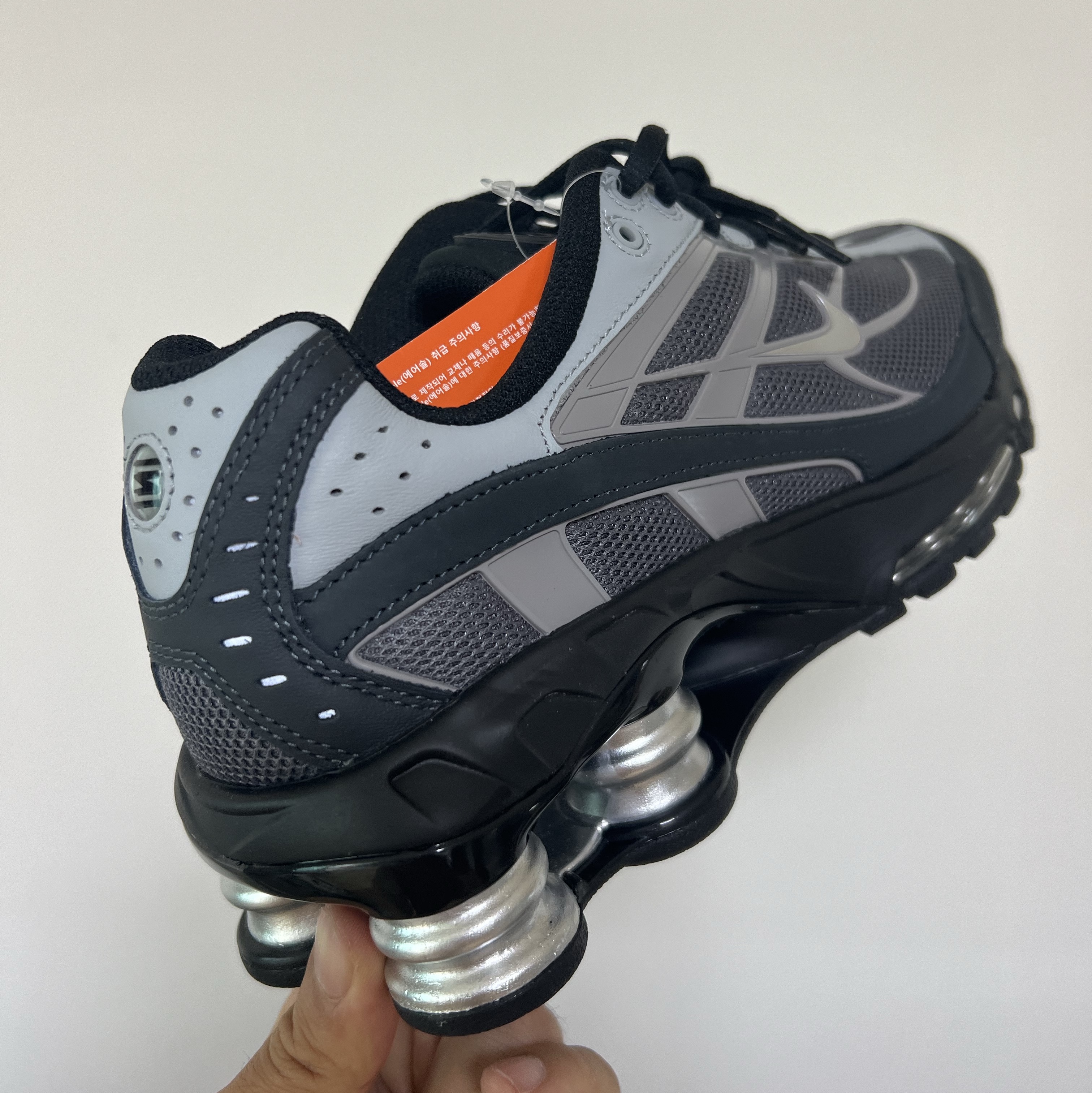 Nike Shox Ride 2 Light Graphite Anthracite 착용 스타일 - 2