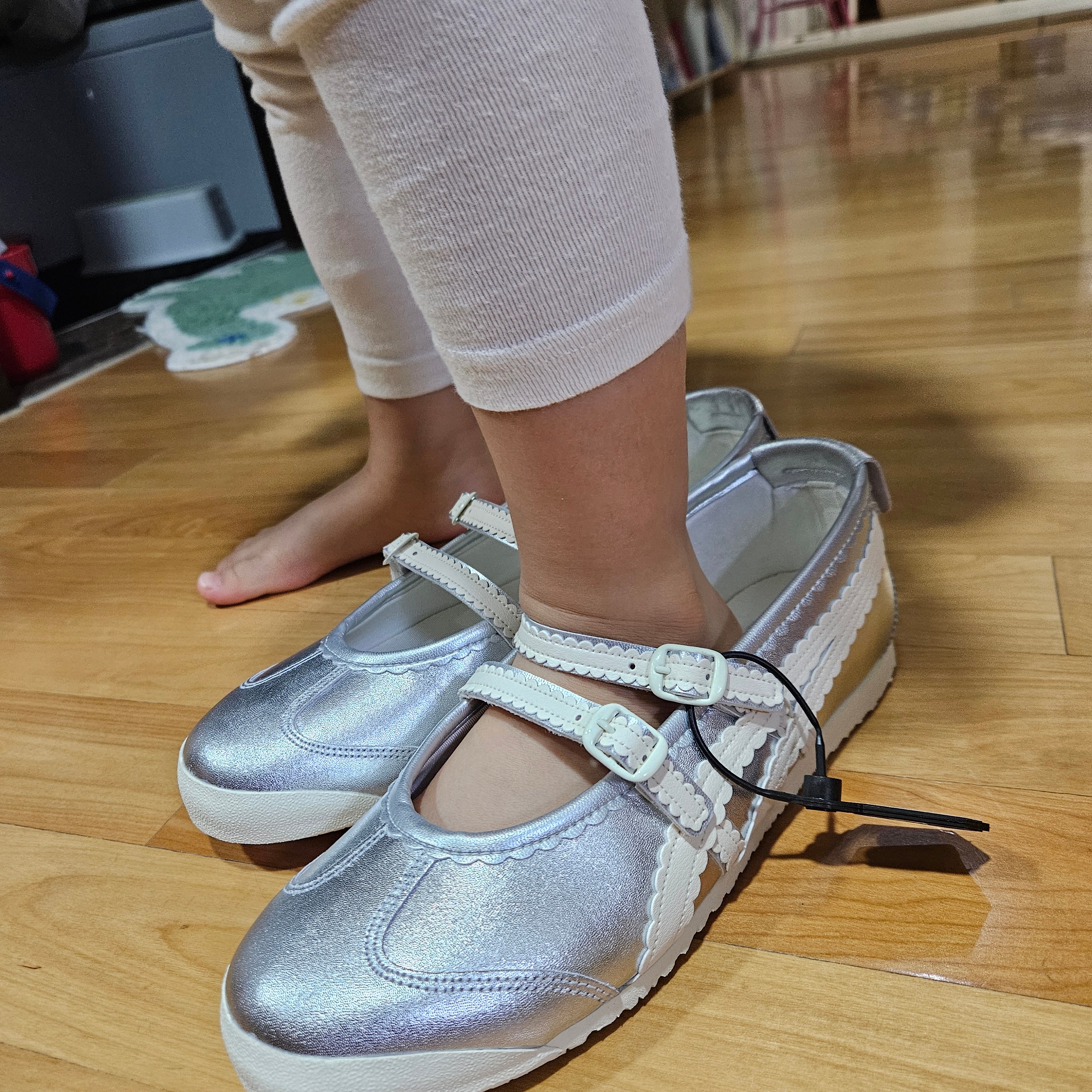 (W) Onitsuka Tiger Mexico 66 TGRS Silver Cream 착용 스타일 - 1