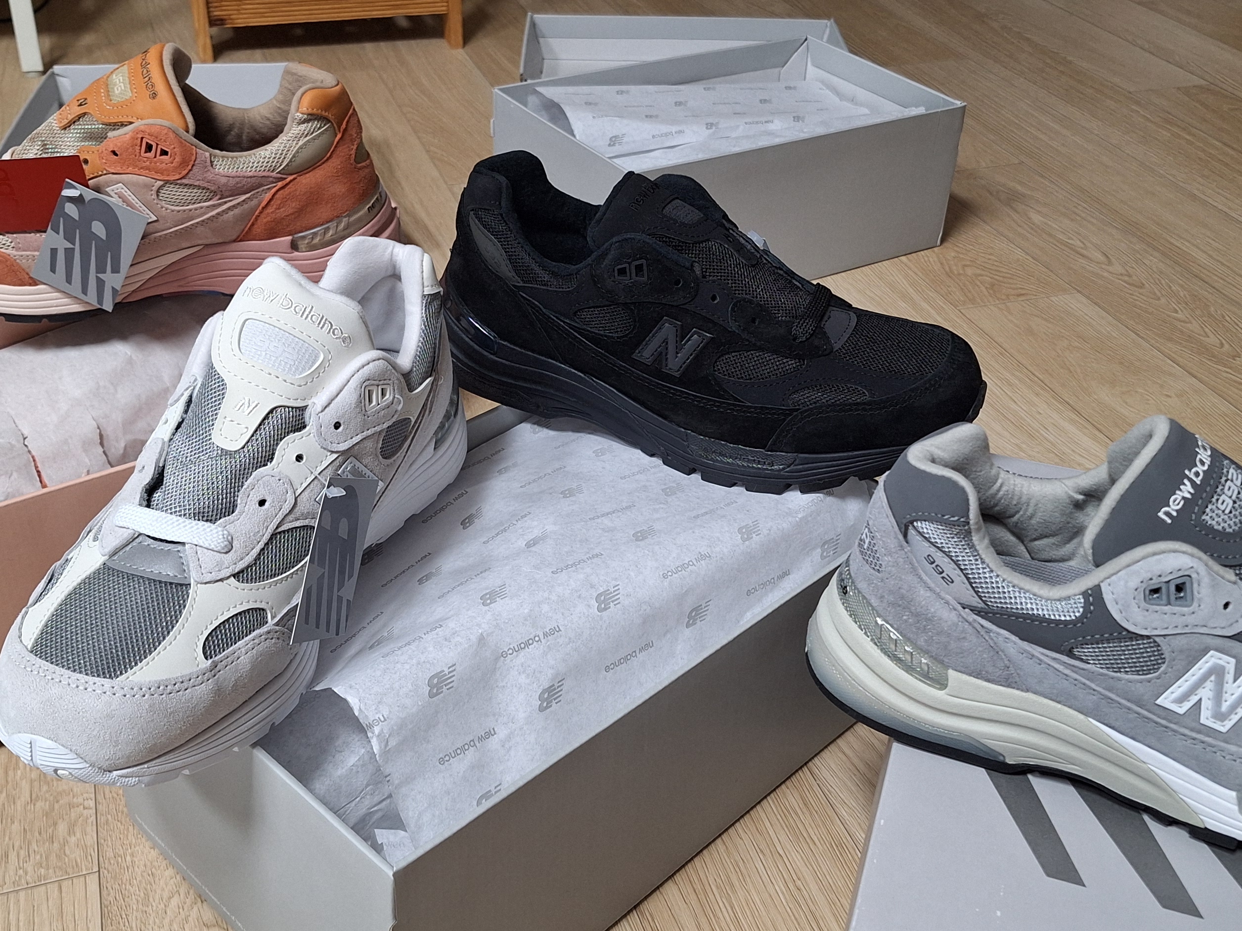 New Balance 992 Made in USA Core Grey Silver Metallic, New Balance 992 Made in USA Core Black 착용 스타일