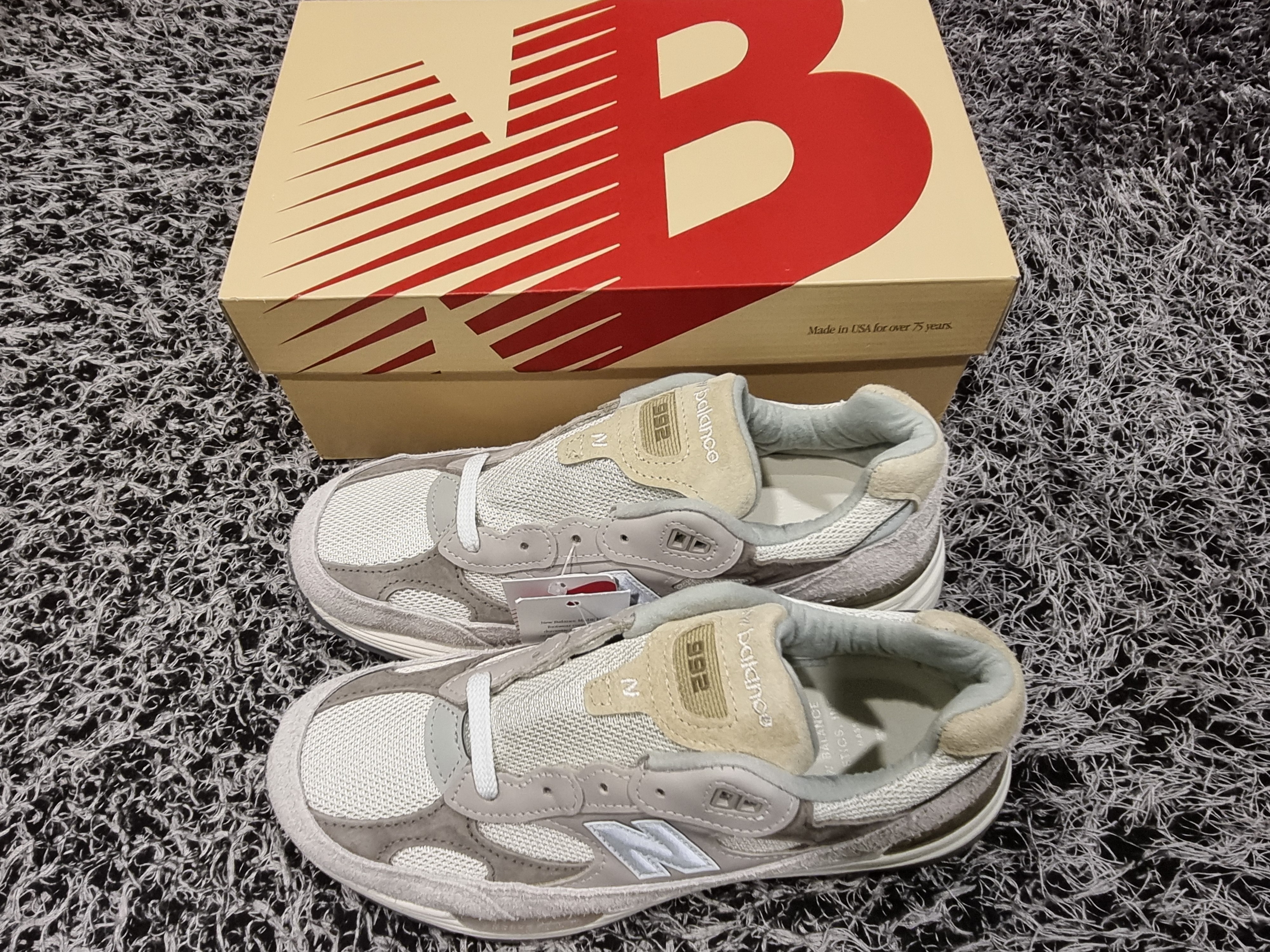 New Balance 992 Made in USA Moonrock Mushroom 착용 스타일 - 7