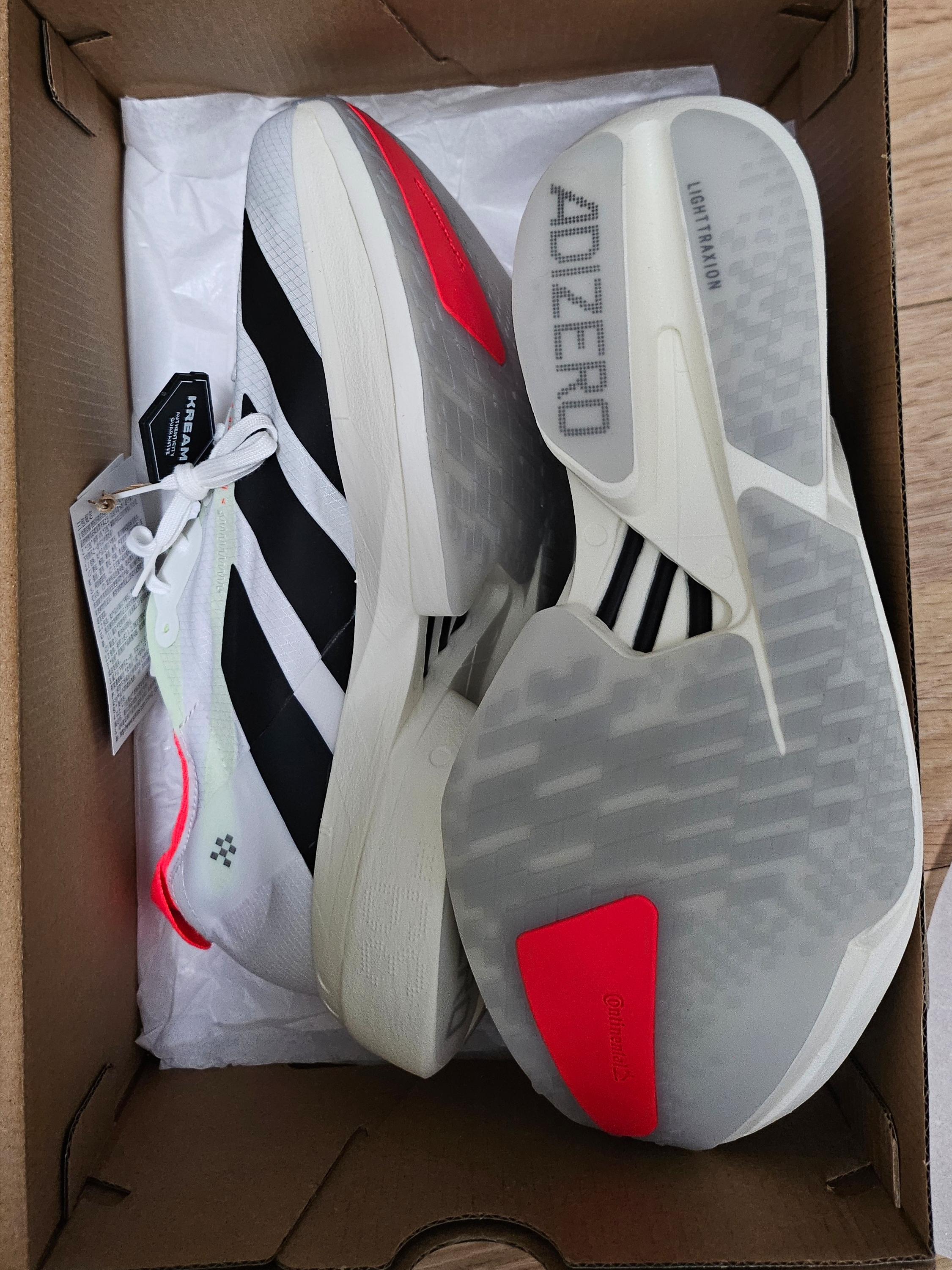 Adidas Adizero Adios Pro 4 Cloud White Core Black 착용 스타일