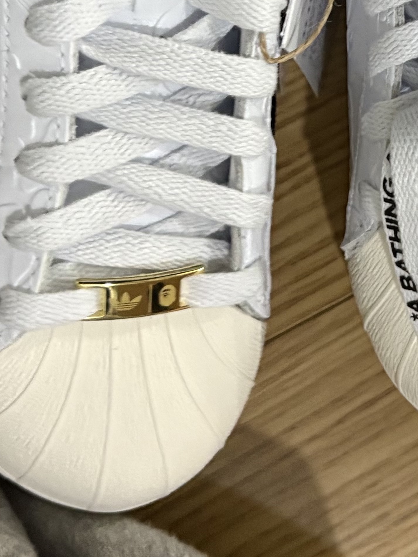Adidas x BAPE Superstar Vintage Cloud White Core Black 착용 스타일 - 2