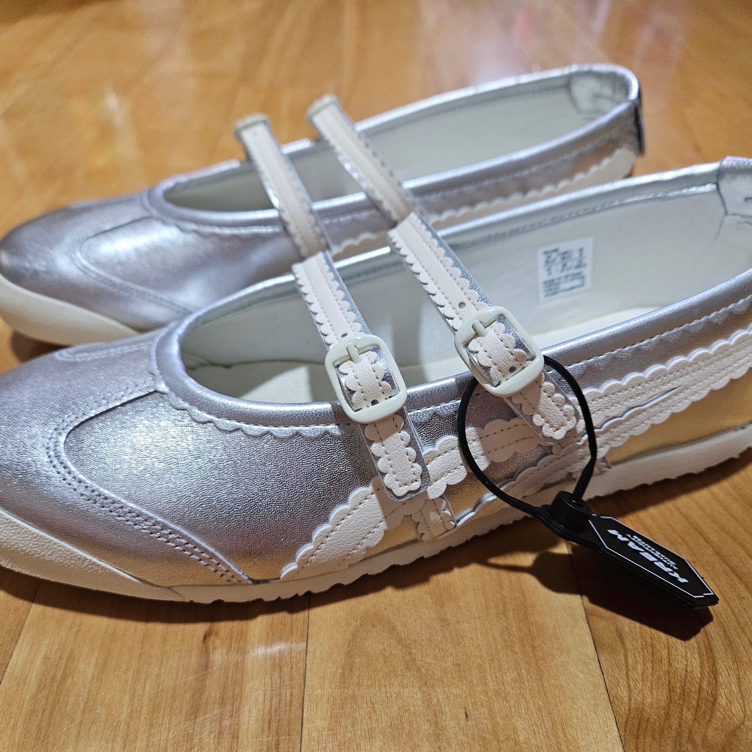 (W) Onitsuka Tiger Mexico 66 TGRS Silver Cream 착용 스타일 - 2