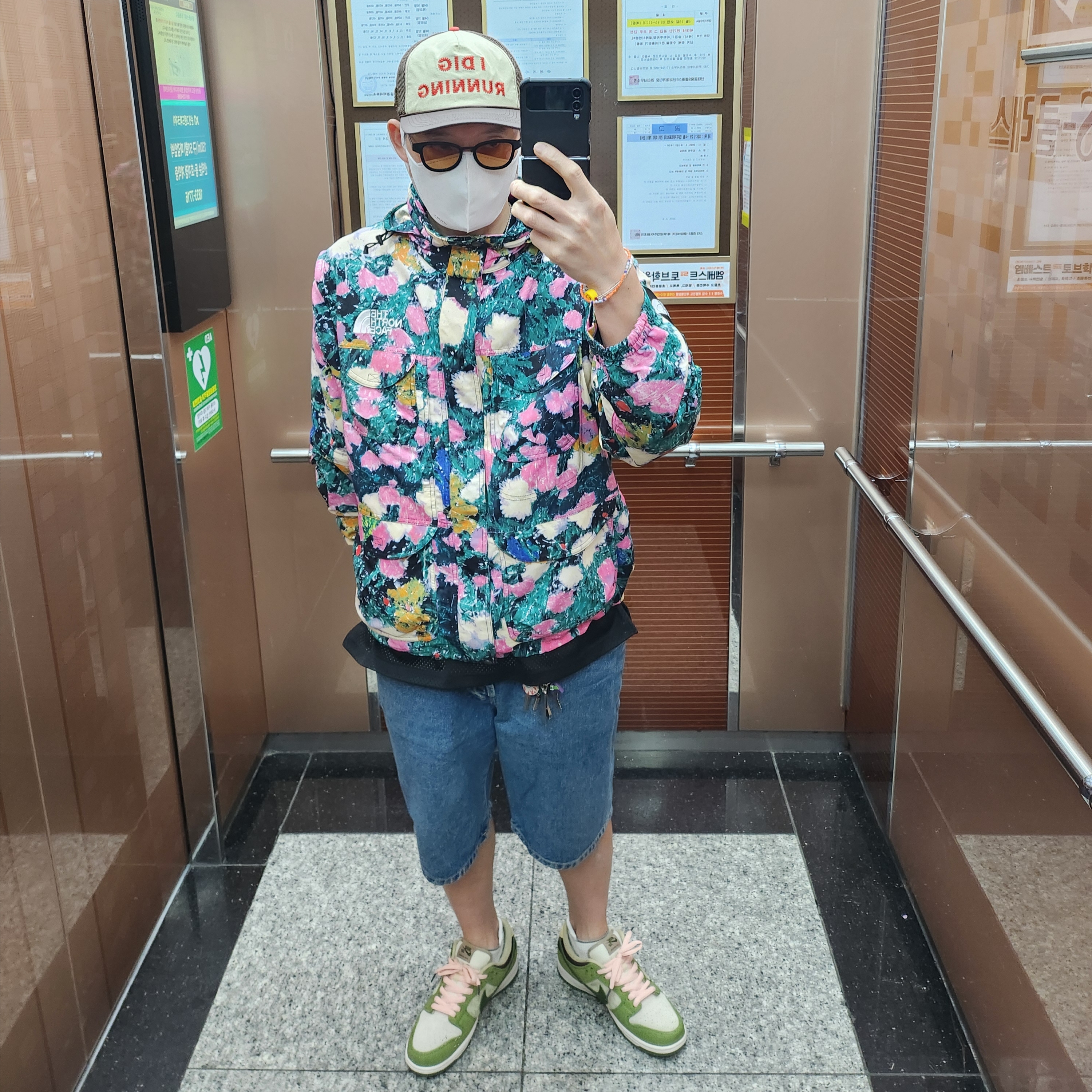나이키 x 유토 호리고메 SB 덩크 로우 마차, 슈프림 x 노스페이스 트레킹 컨버터블 자켓 플라워 - 22SS 착용 스타일 - 1