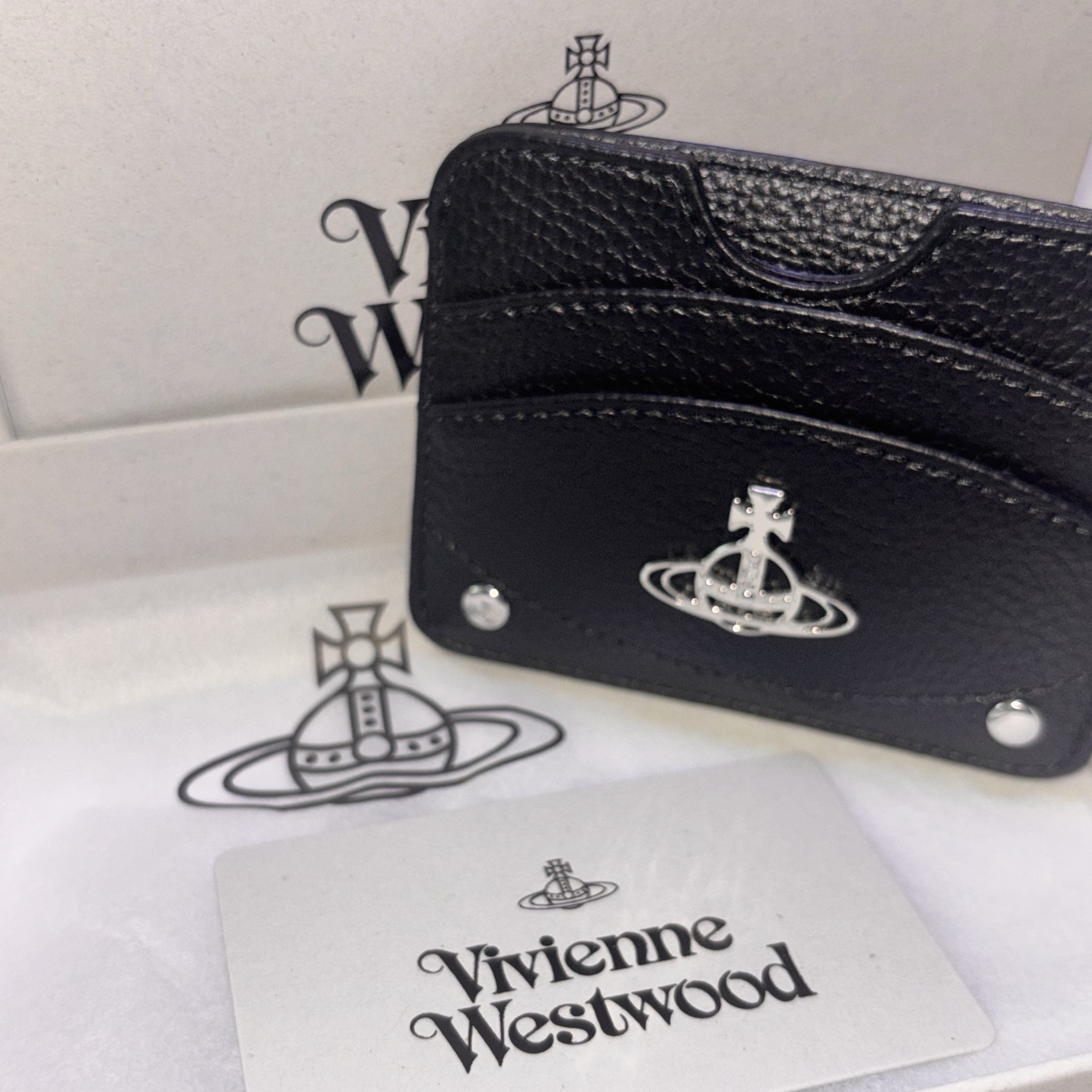 Vivienne Westwood Half Moon Card Holder Black 착용 스타일