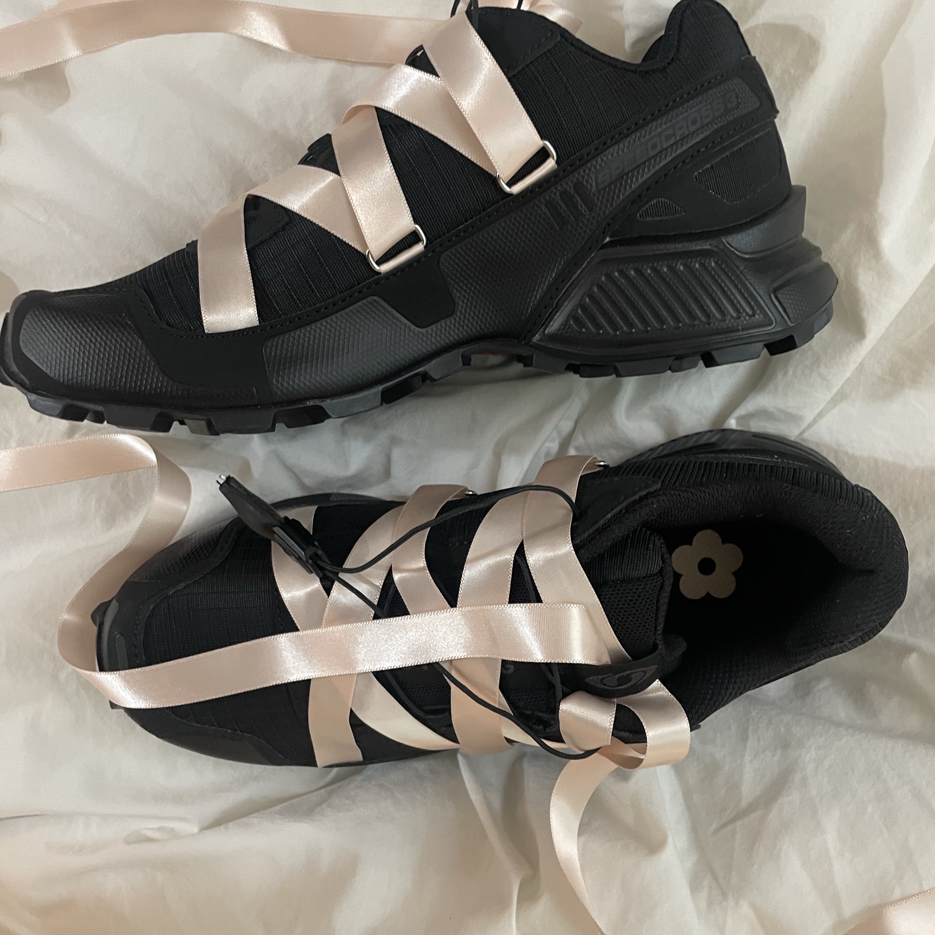 Salomon x Sandy Liang Speedcross 3 Ribbon 착용 스타일