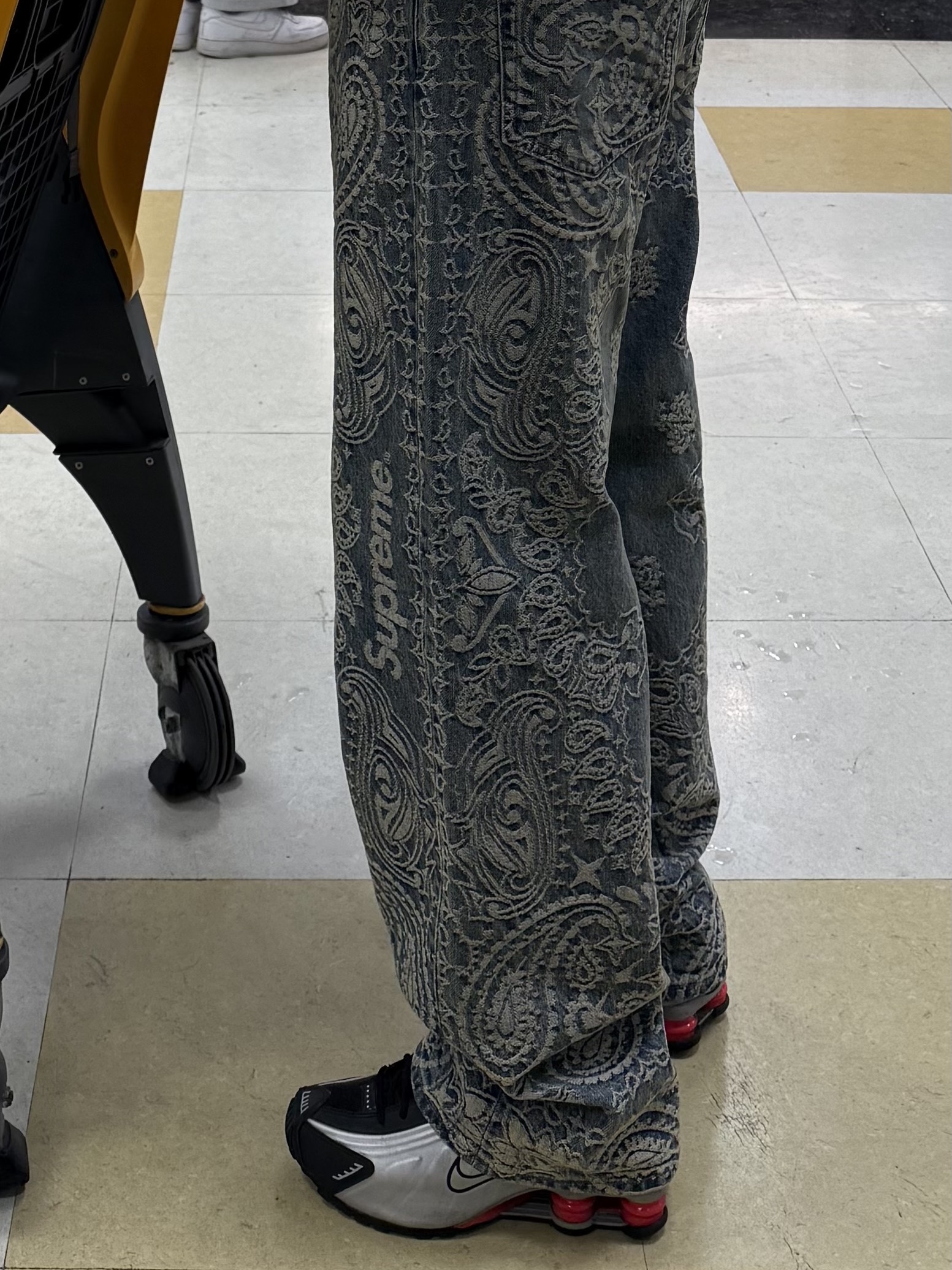 Supreme Bandana Jacquard Baggy Jean Blue - 25SS, Nike Shox R4 Black and Metallic Silver 착용 스타일 - 2