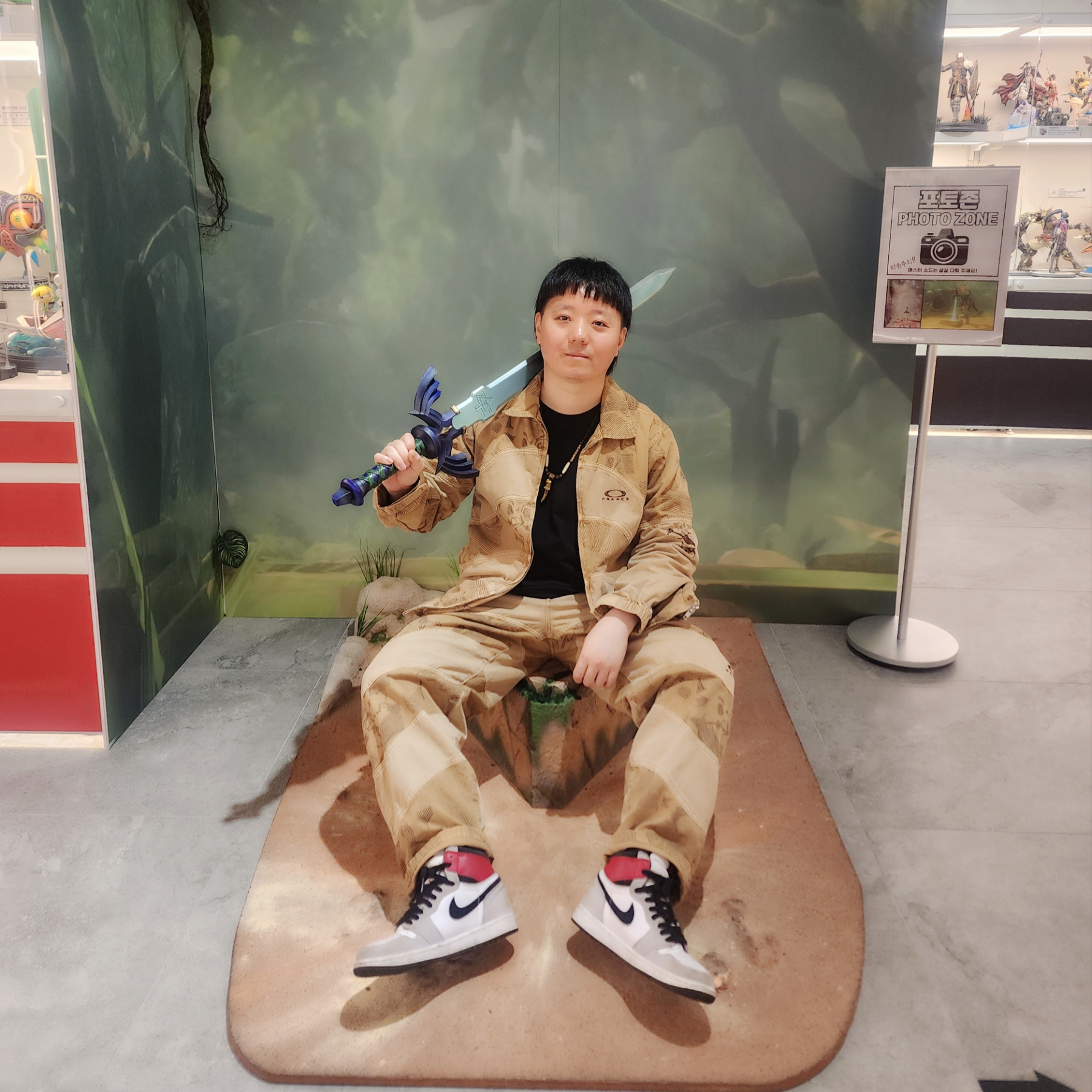 팔라스 x 오클리 5 포켓 트라우저 샌드 - 23SS, 팔라스 x 오클리 가스 자켓 샌드 - 23SS 착용 스타일 - 1