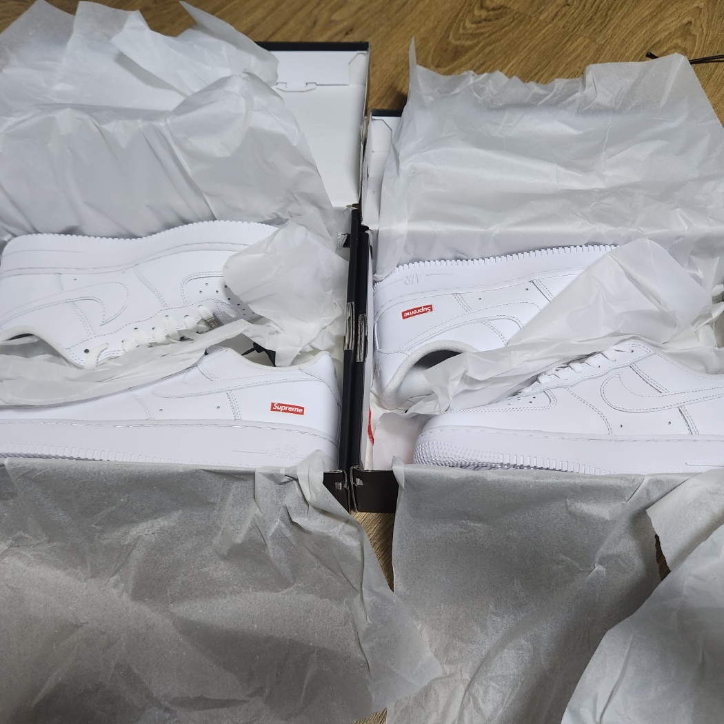 Nike x Supreme Air Force 1 Low White 착용 스타일