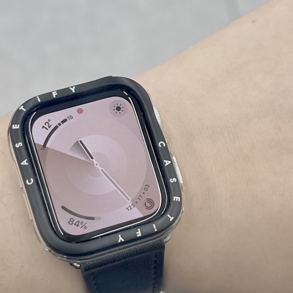 Apple Watch SE 2023 44mm GPS Silver Aluminium Case with Sport Loop Winter Blue (Korean Ver.) 착용 스타일 - 4