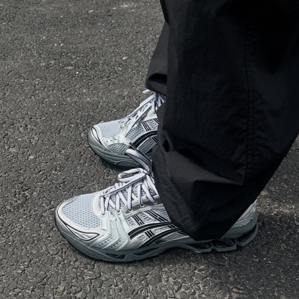 Asics x Urban Research Gel-Kayano 14 Pure Silver Black 착용 스타일 - 1
