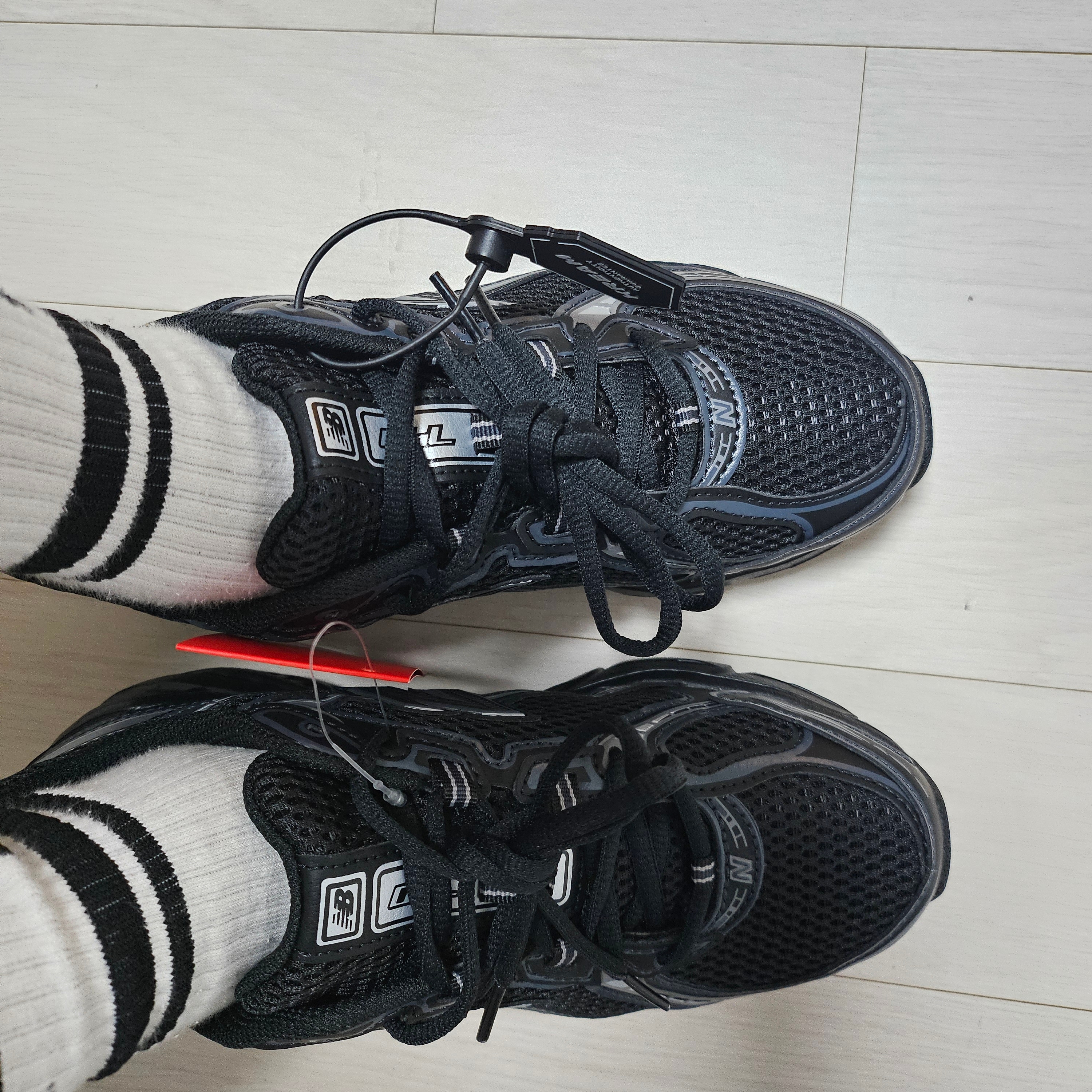 New Balance 740v2 Black Silver Metallic 착용 스타일 - 1