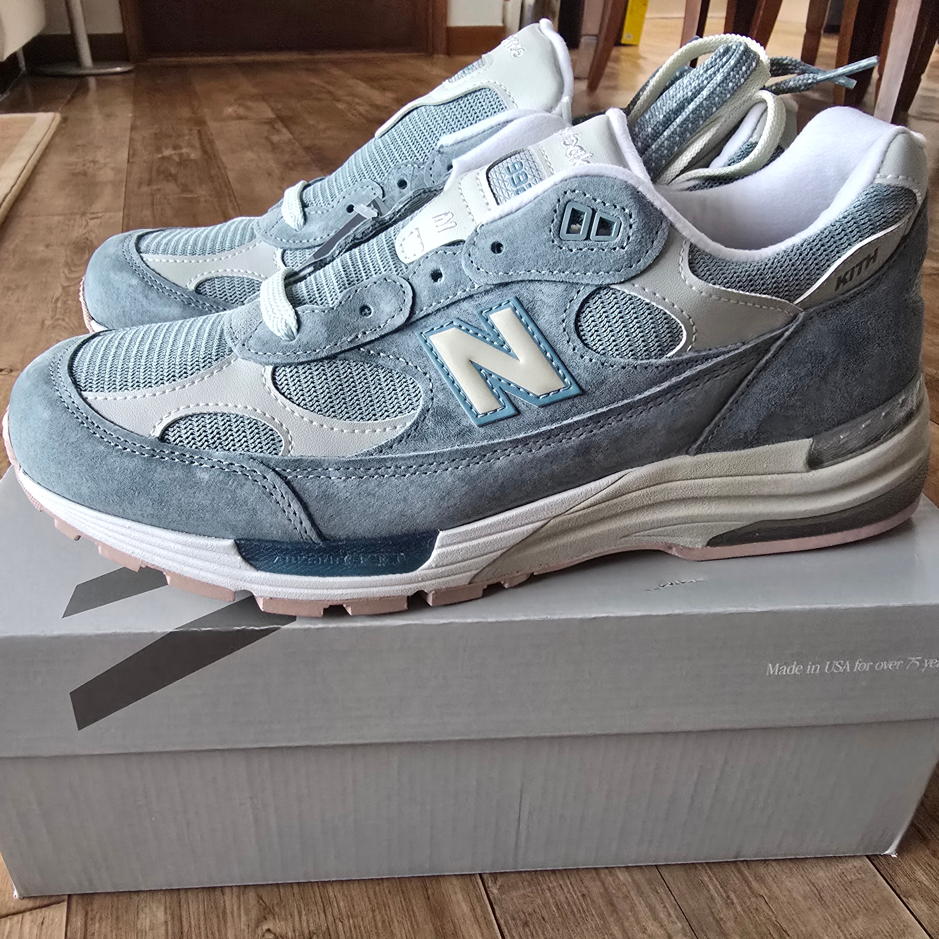New Balance x Kith 992 Made in USA Aegean Blue Oyster 착용 스타일 - 1