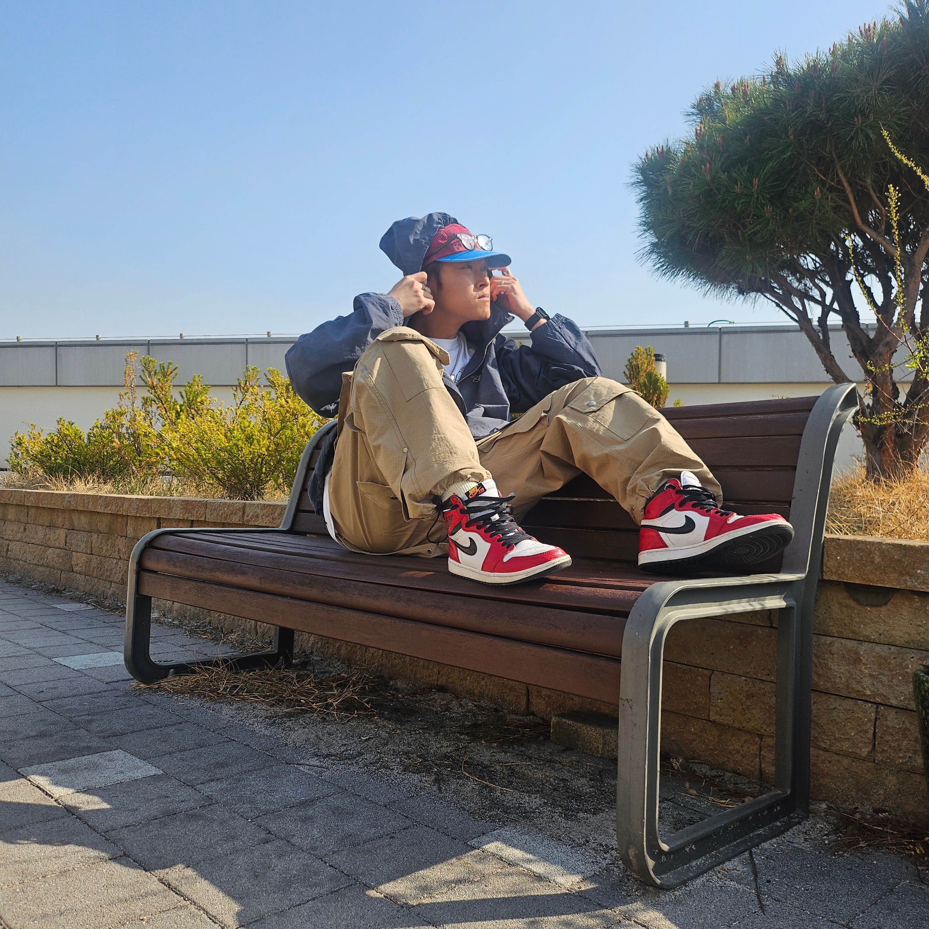 Stussy Wave Dye Beach Shell Jacket Navy, Supreme Pigment 2-Tone Camp Cap Red - 24SS 착용 스타일 - 3