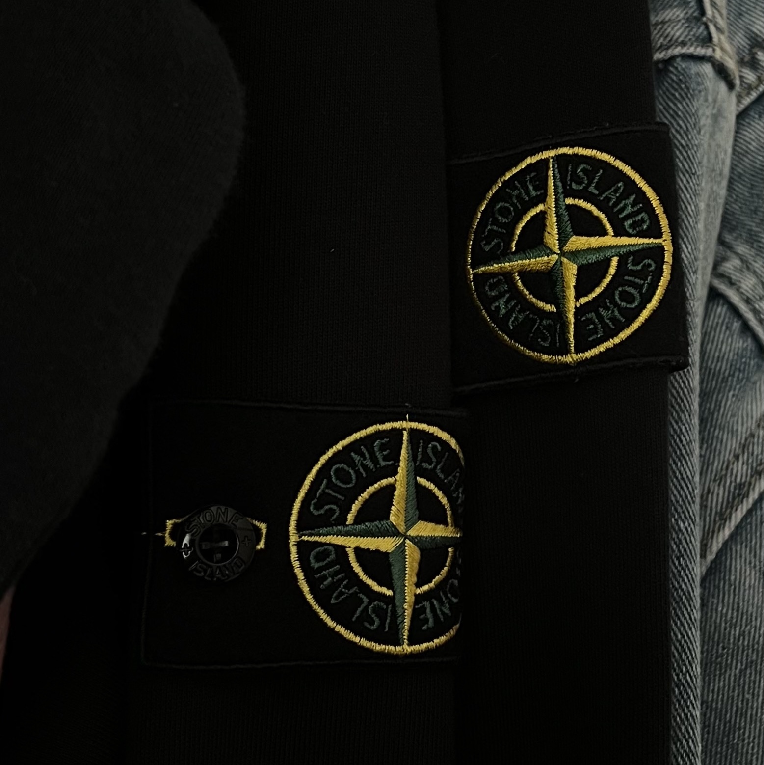 Stone Island 6100042 Organic Cotton Fleece Hooded Sweatshirt with Drawstring Hood and Zipper Black - 25SS, Stone Island 63520 Wappen Patch Hooded Full Zip Black - 24FW 착용 스타일