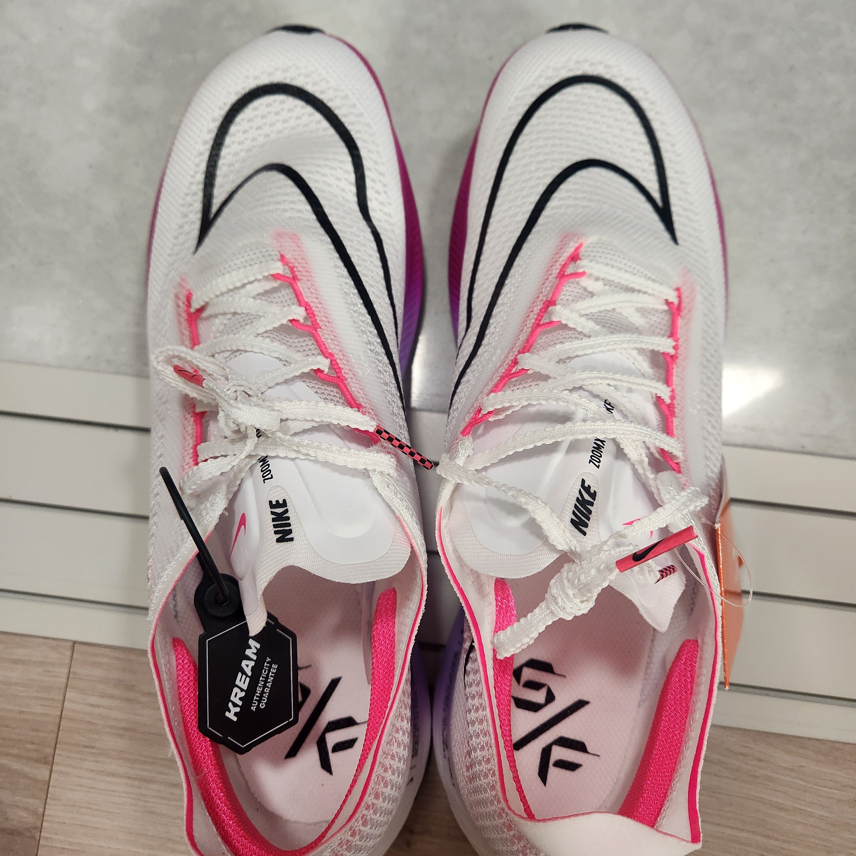 Nike ZoomX Streakfly White Vivid Graffe 착용 스타일