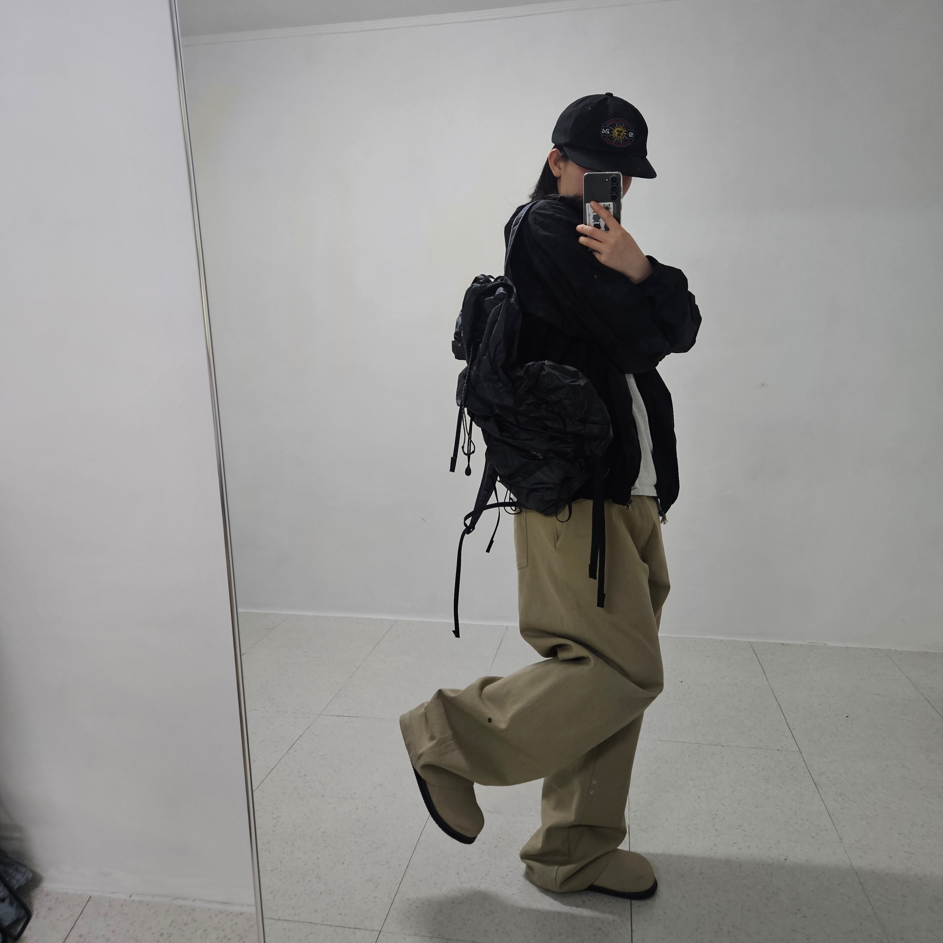 Montbell Versalite Pack 20 Backpack Gunmetal Dark Gray 착용 스타일 - 6