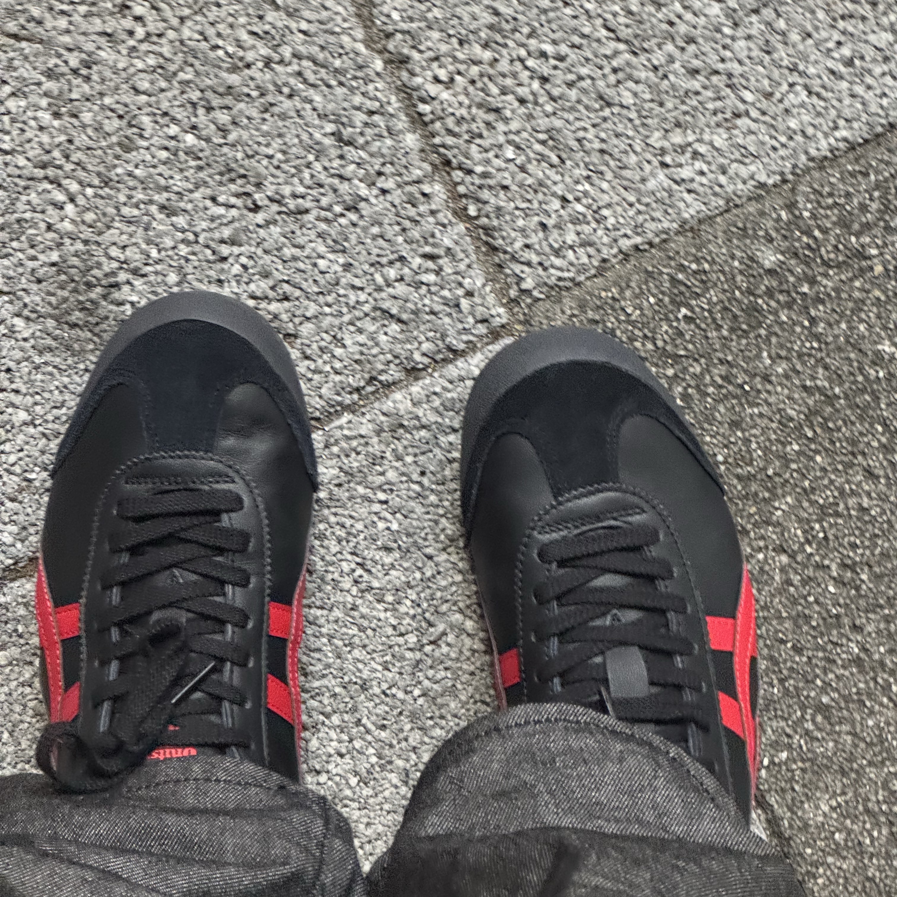 Onitsuka Tiger Mexico 66 Black Classic Red 착용 스타일 - 3