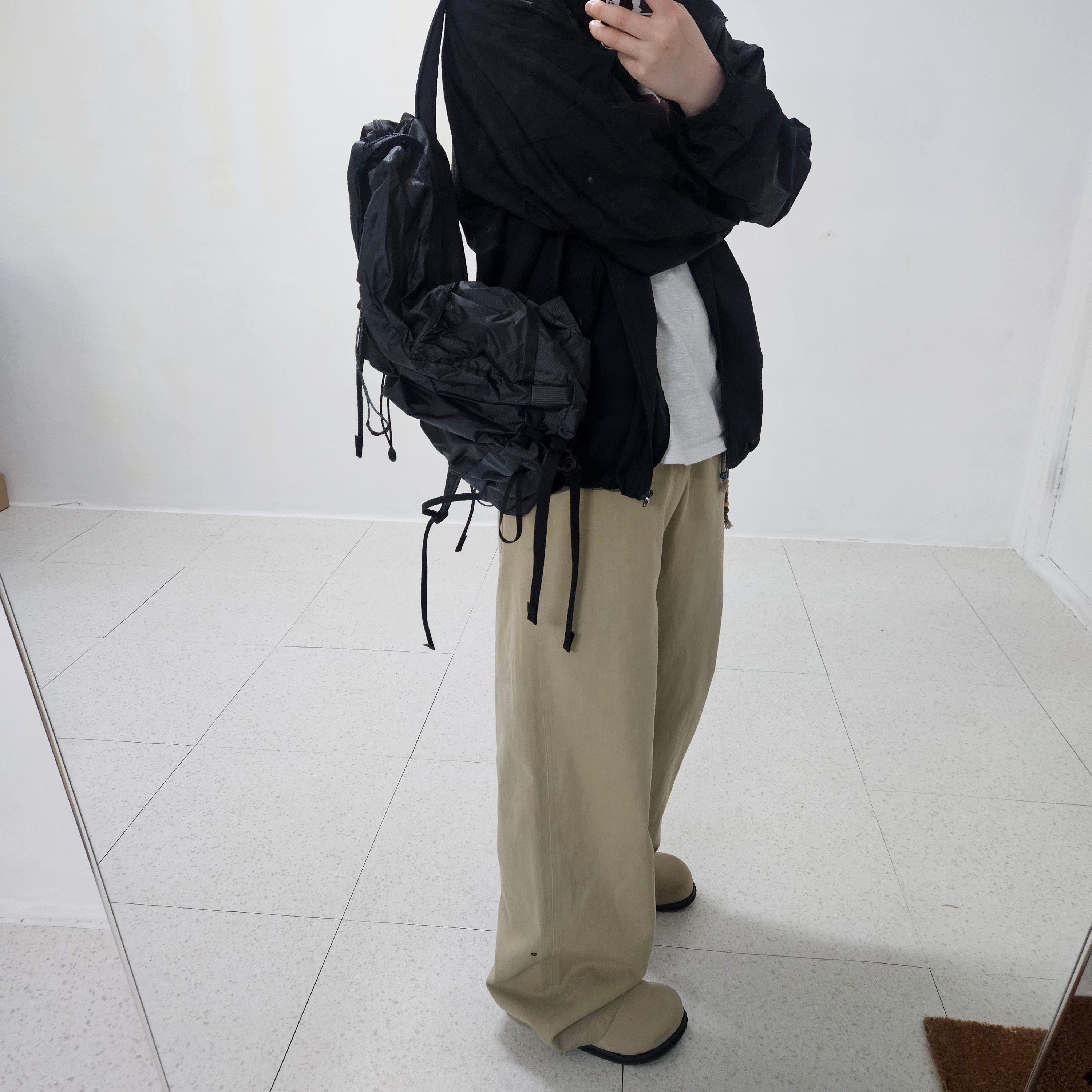 Montbell Versalite Pack 20 Backpack Gunmetal Dark Gray 착용 스타일 - 3